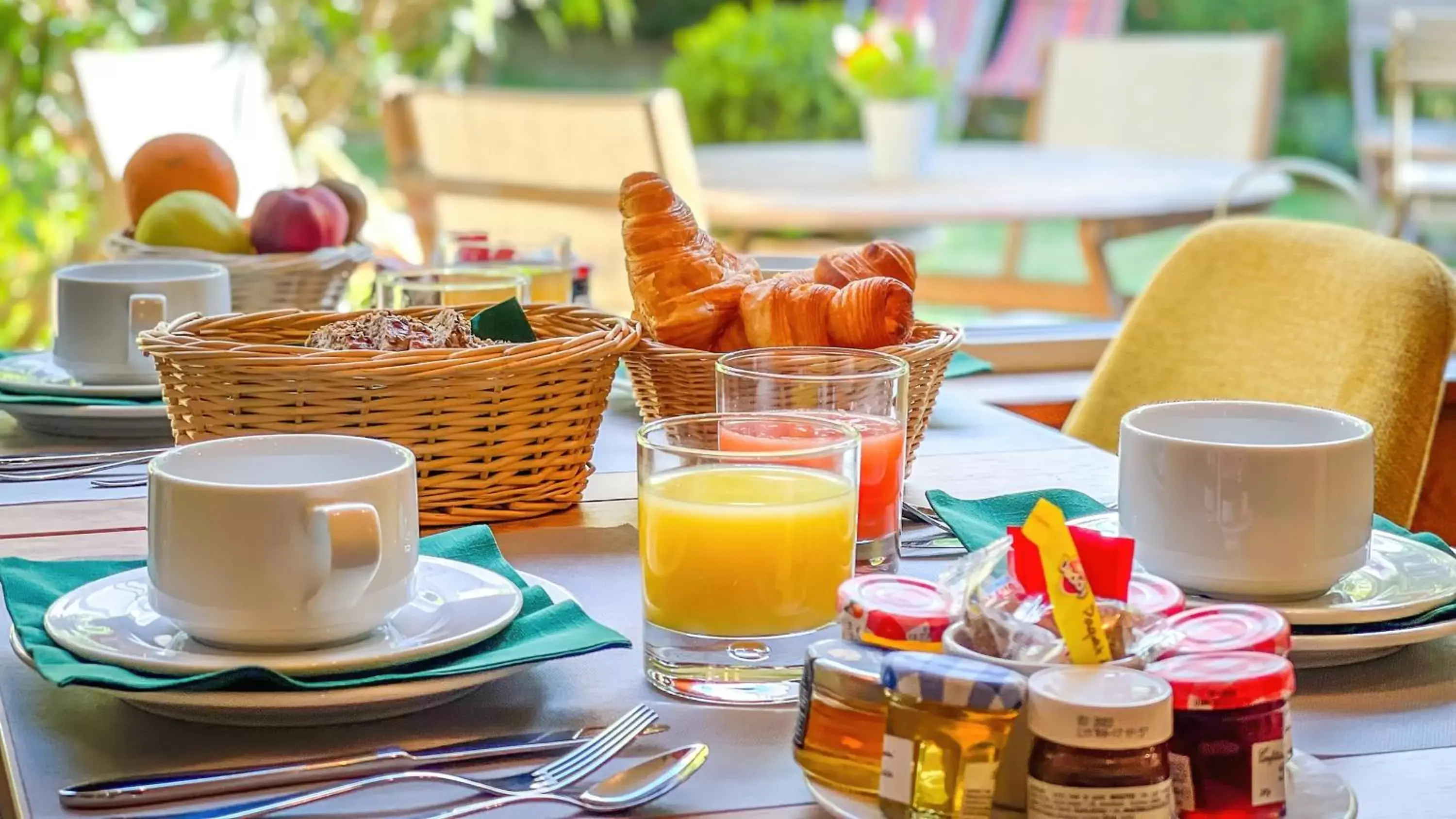 Breakfast in Hôtel Coeur De Loire
