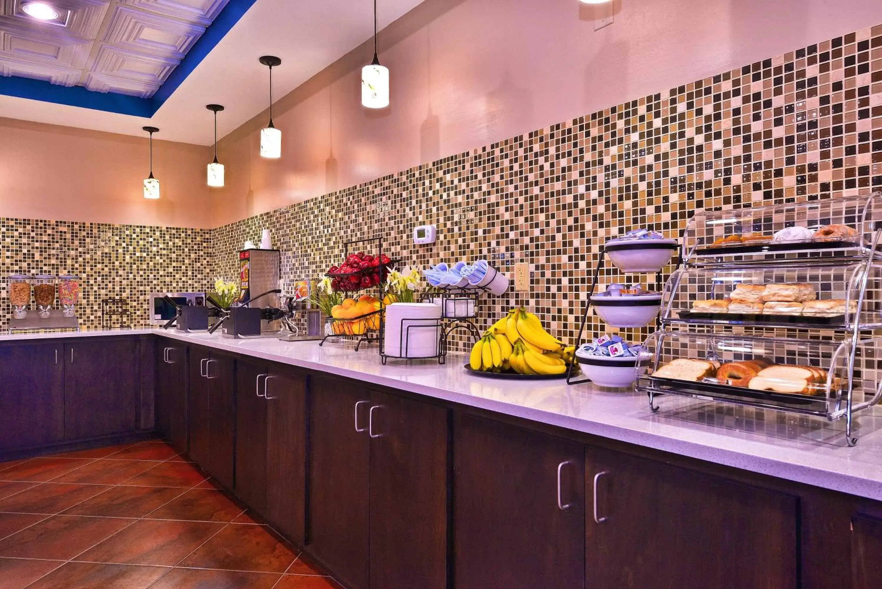 Food and drinks in Best Western Plus Savannah Airport Inn and Suites