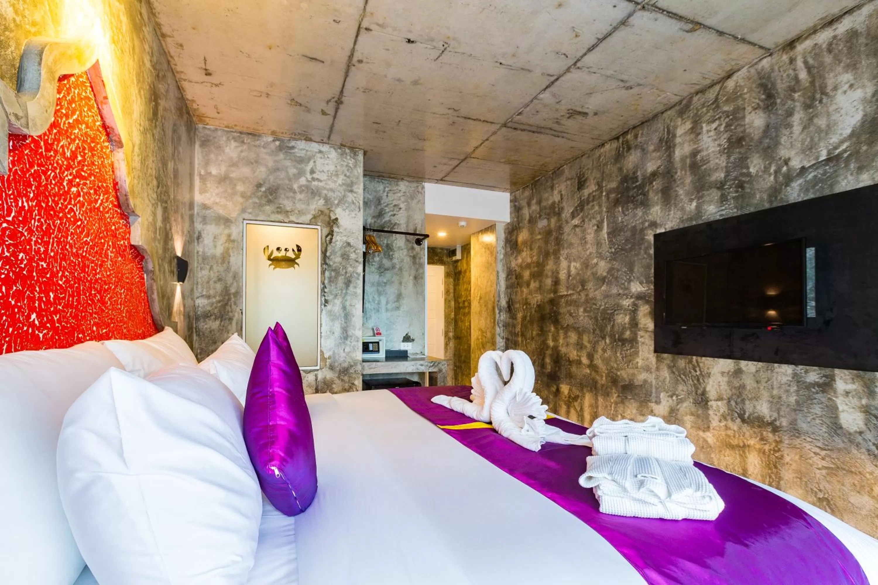 Bed in Maneetel Krabi Beachfront-SHA Plus