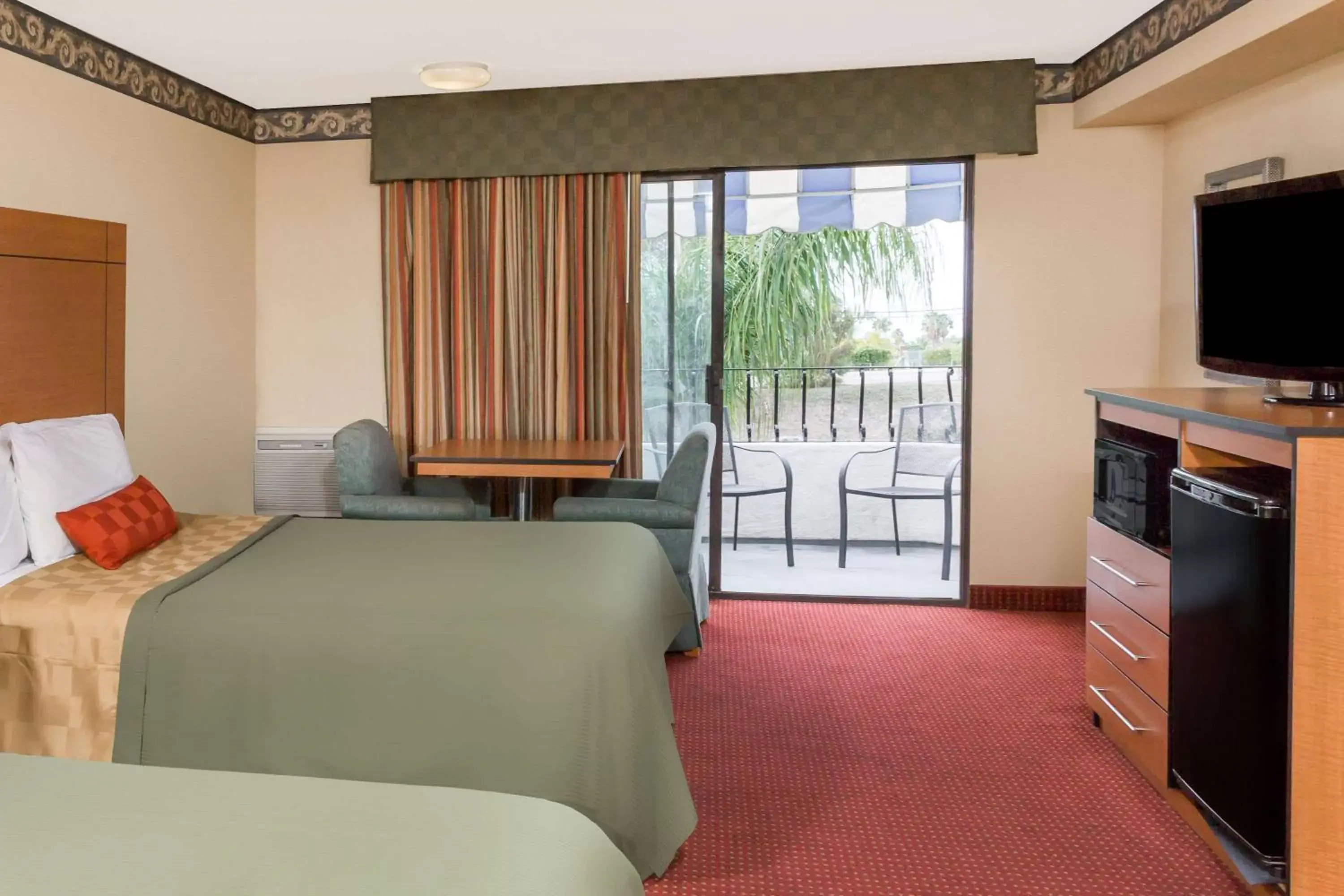 Photo of the whole room, Bed in Travelodge by Wyndham San Clemente Beach