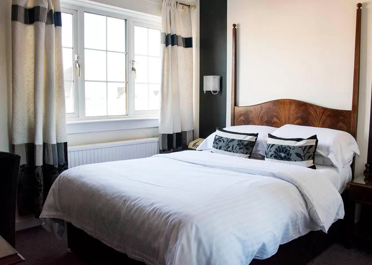 Bed in Avonbridge Hotel