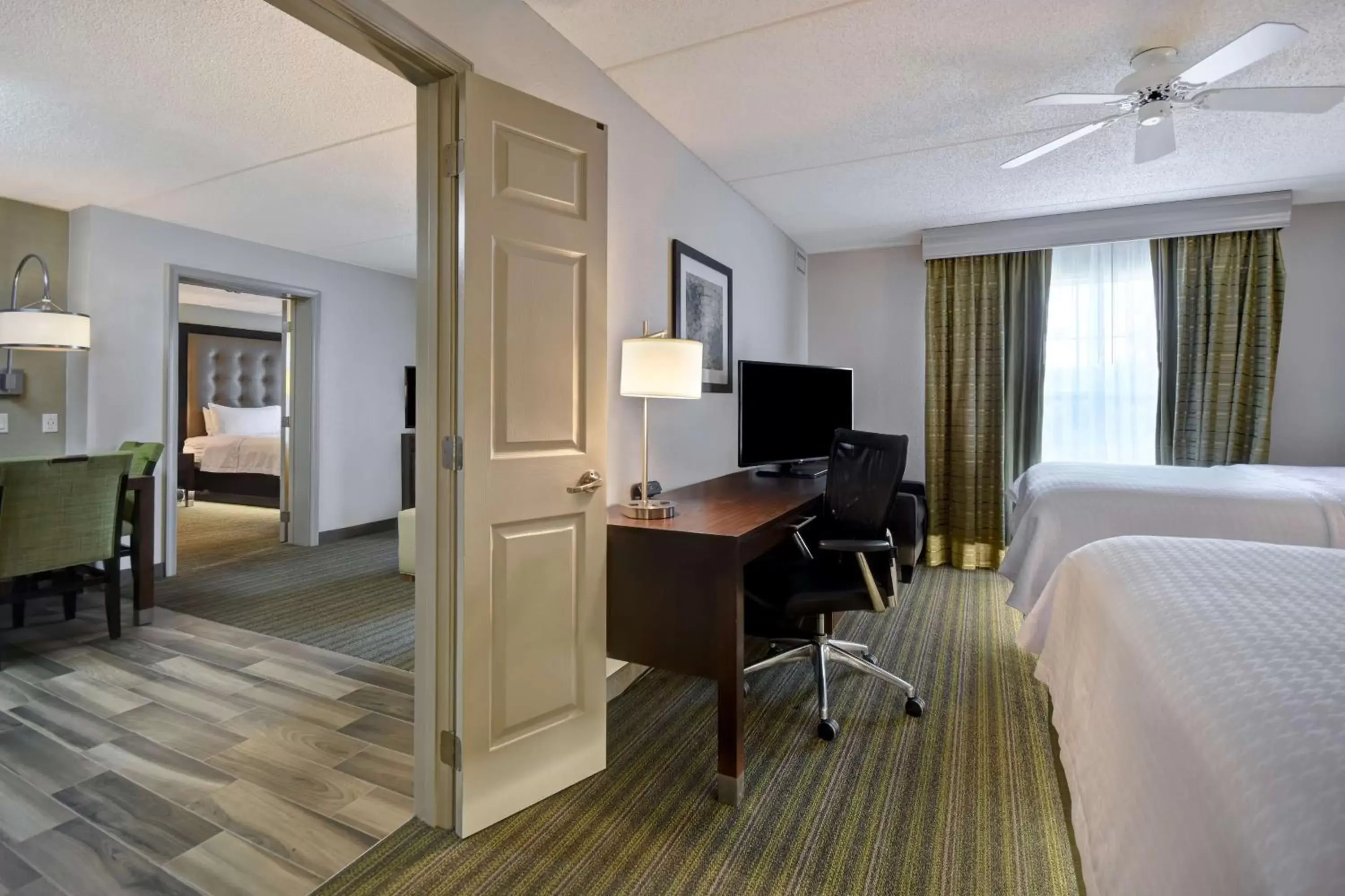 Bedroom, TV/Entertainment Center in Homewood Suites by Hilton Philadelphia-Great Valley