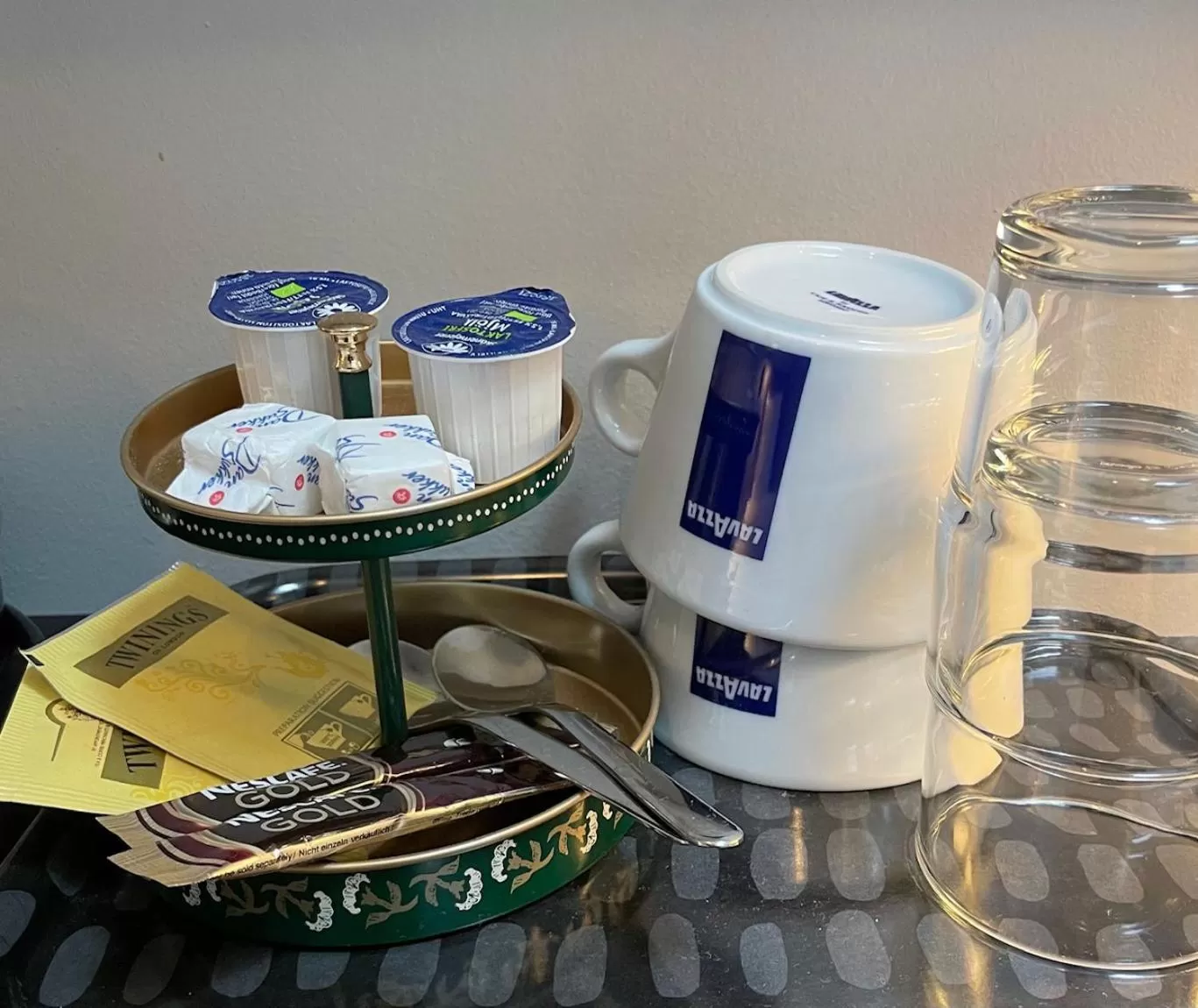 Coffee/tea facilities in Unique Hotel Jungfrugatan