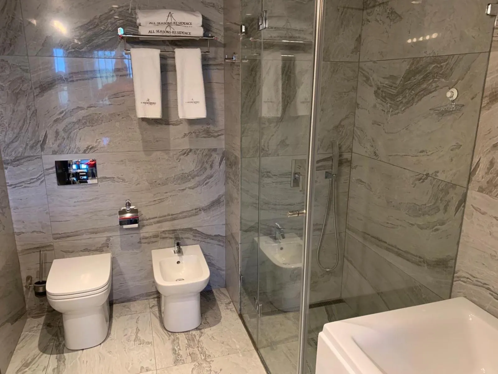 Shower in All Seasons Residence Design Hotel - Free parking