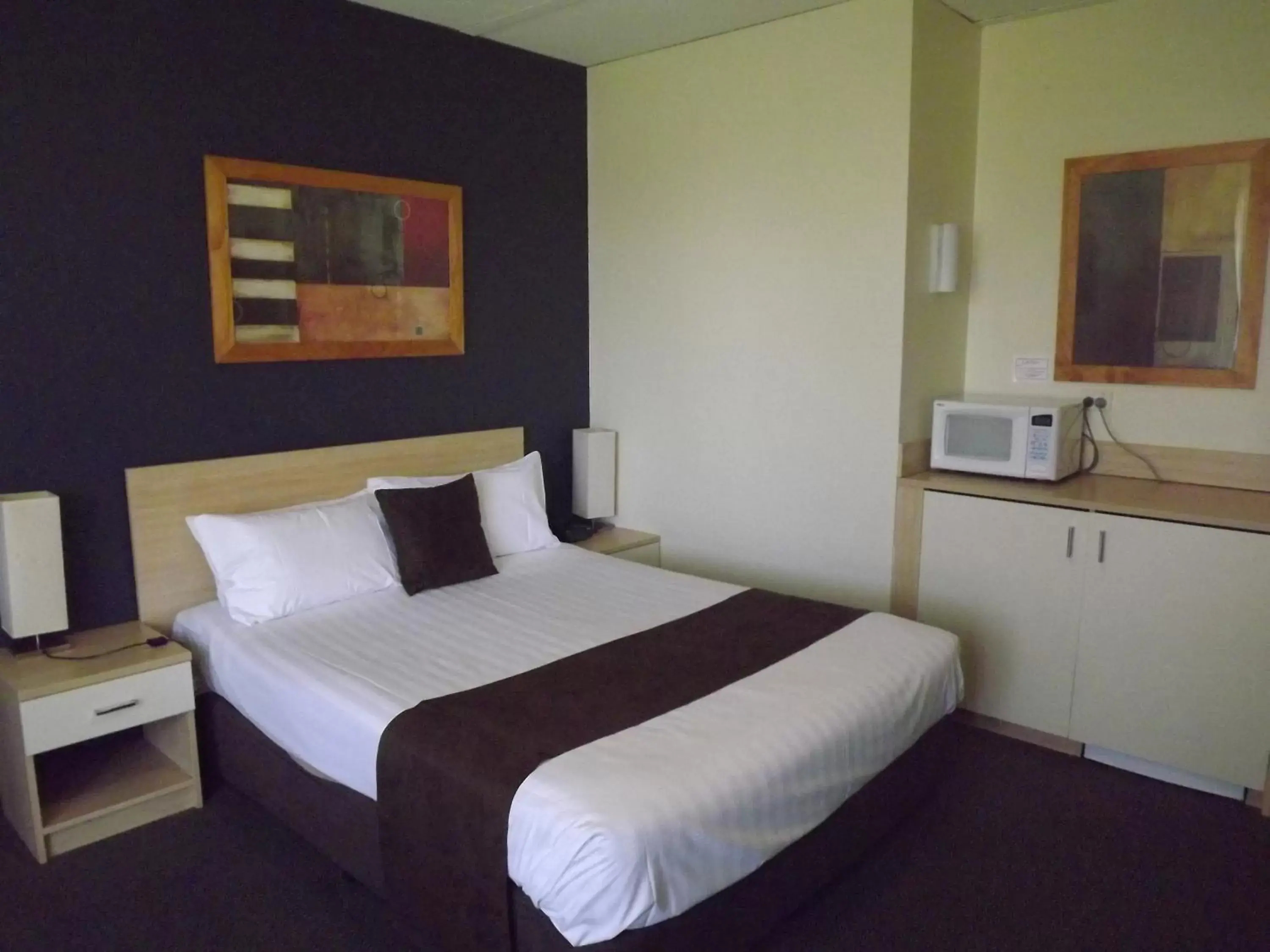 Bed in Mildura Golf Resort