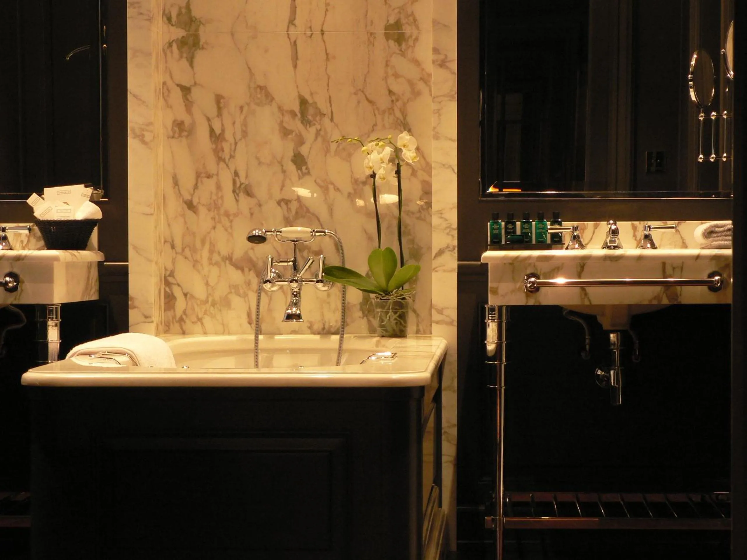 Bathroom in MARQUIS Faubourg Saint-Honoré - Small Luxury hotels of the World