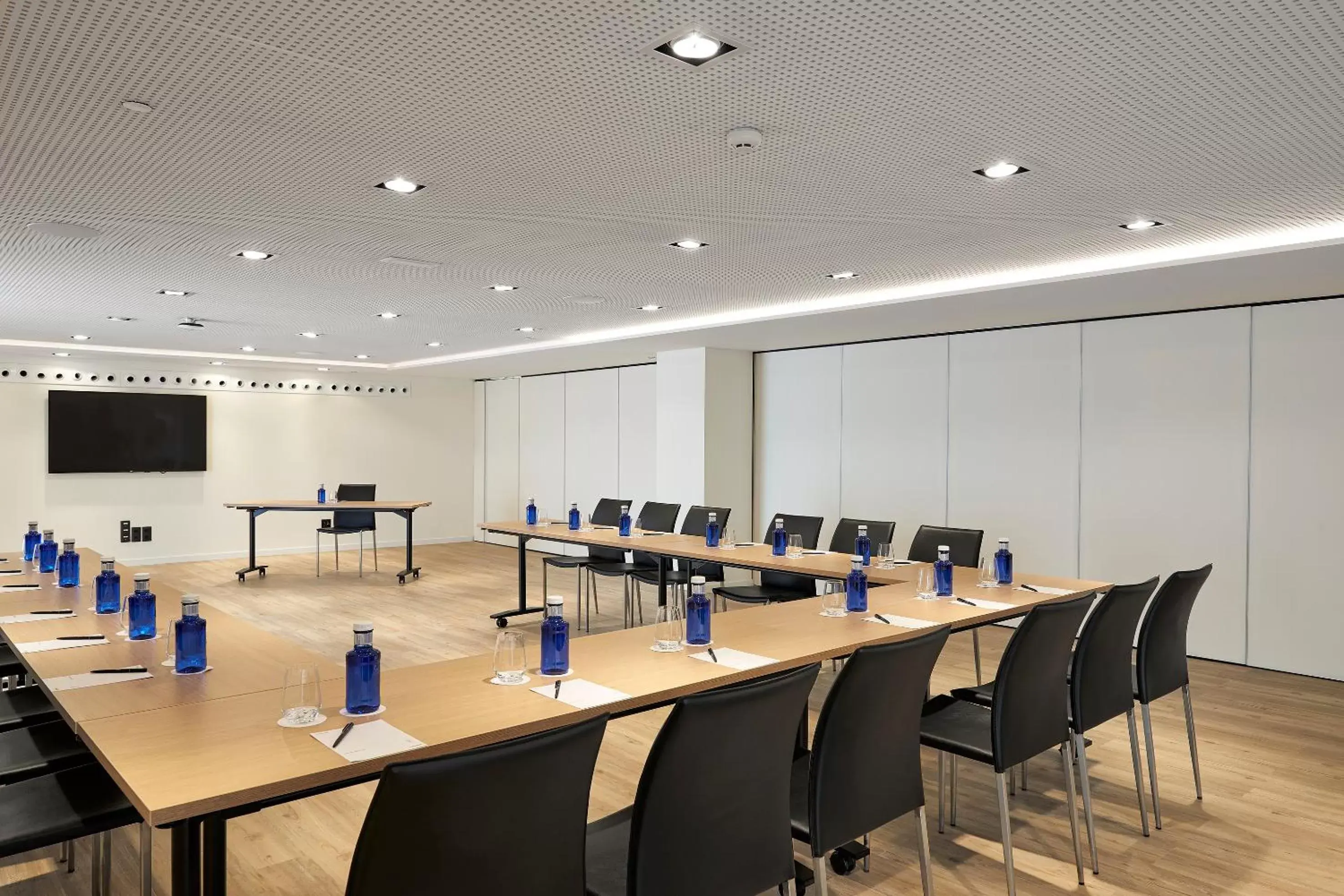 Meeting/conference room in INNSiDE by Meliá Palma Bosque