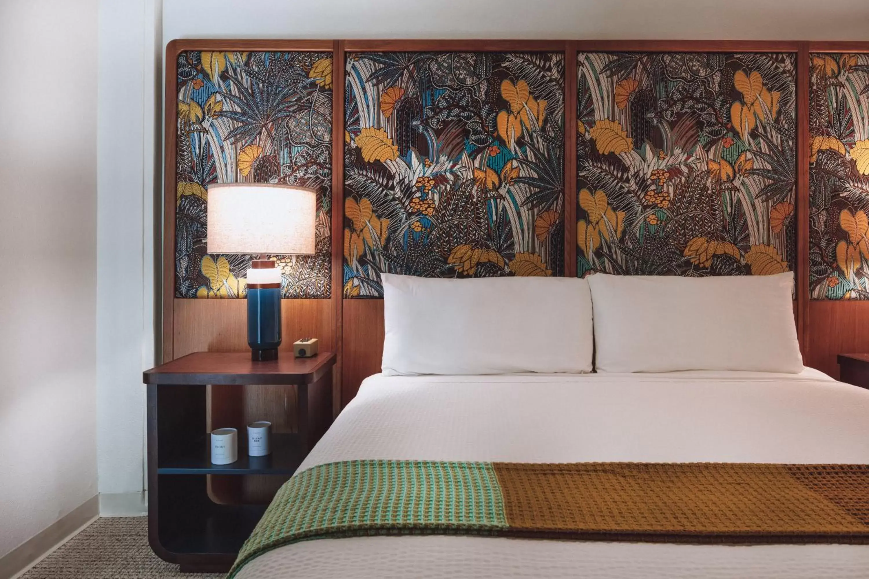 Bedroom, Bed in White Sands Hotel