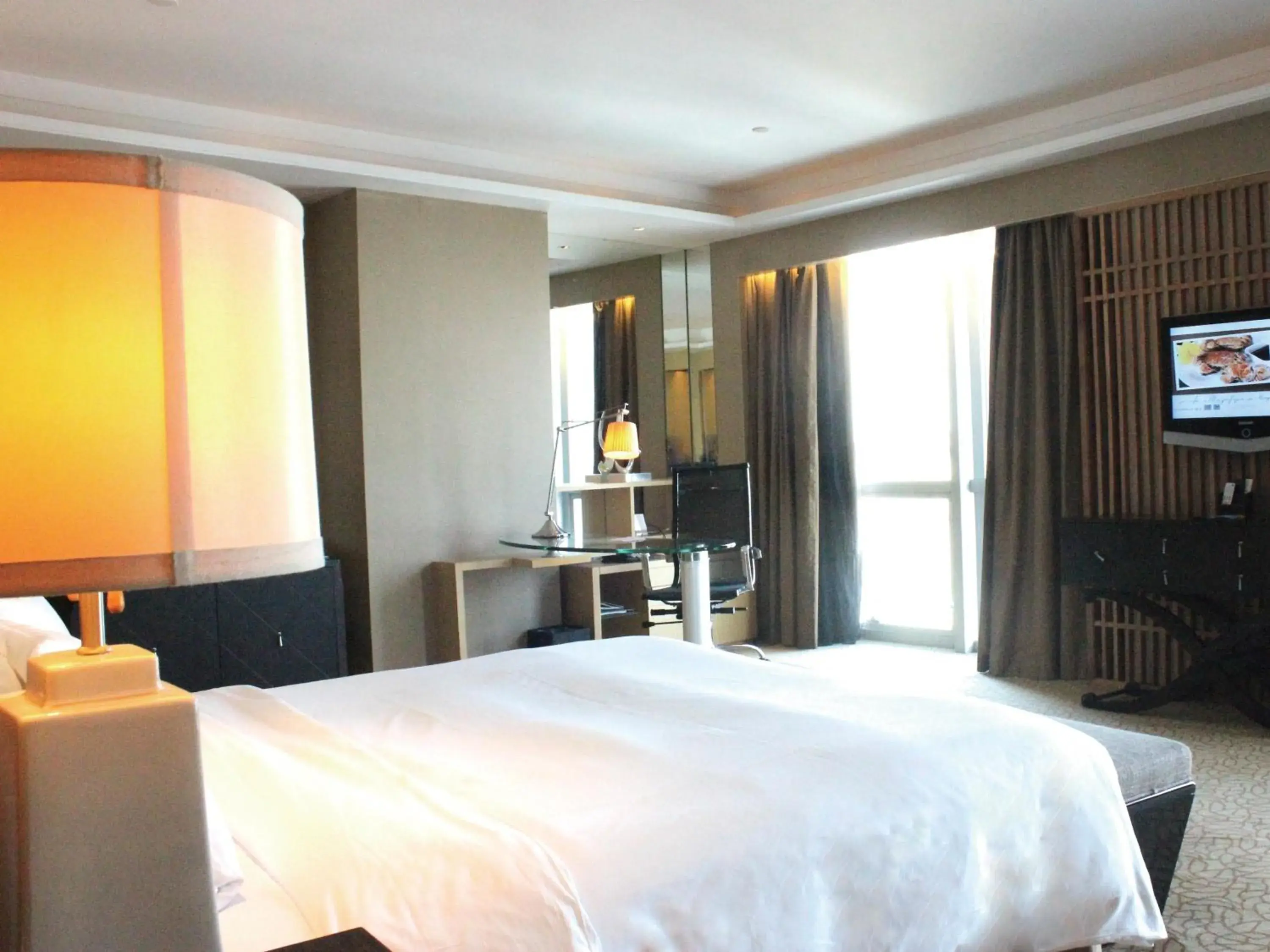 Photo of the whole room, Bed in Sofitel Nanjing Galaxy