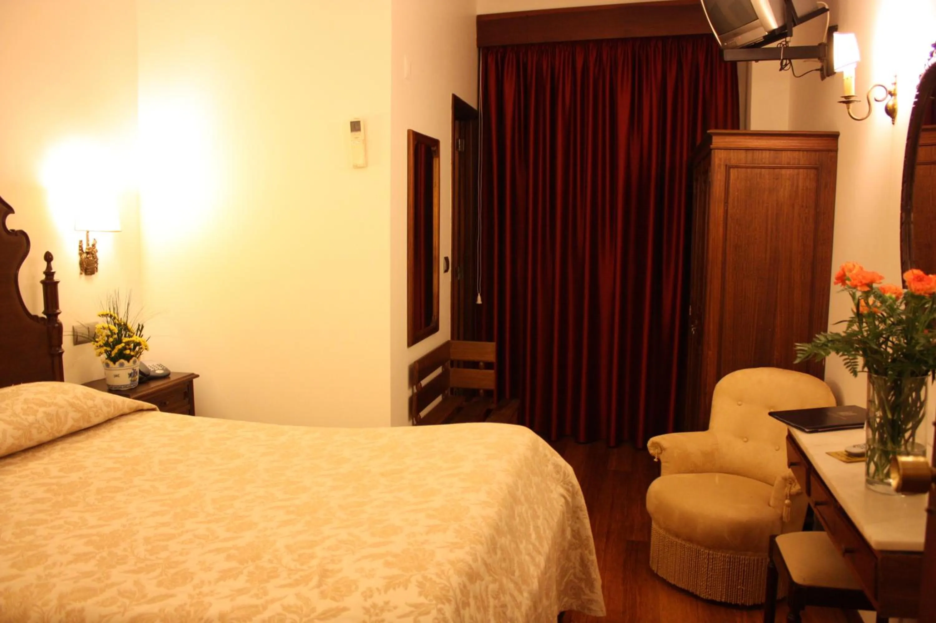 Photo of the whole room, Bed in Hotel Vice-Rei