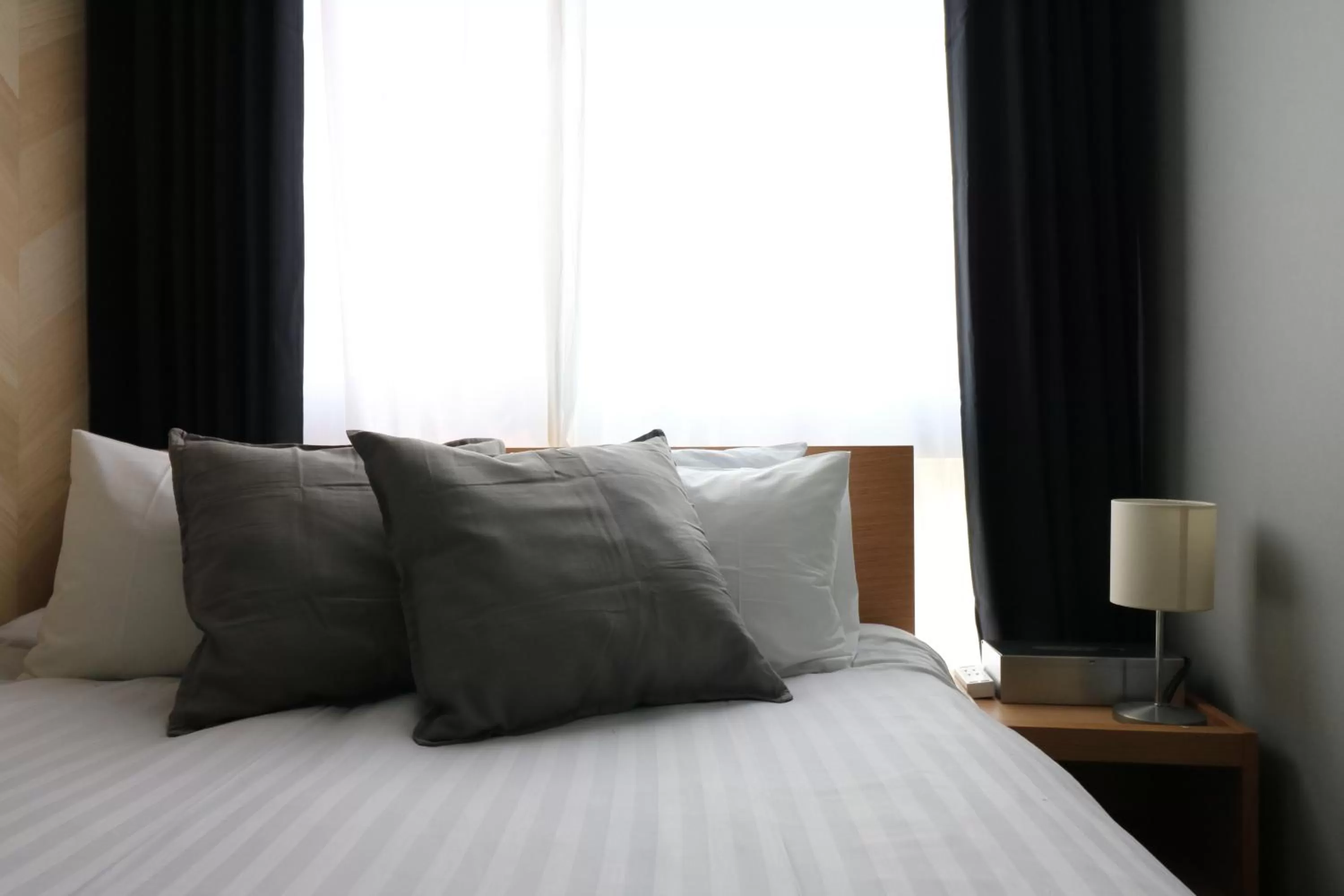 Bed in Glass Shiseikan