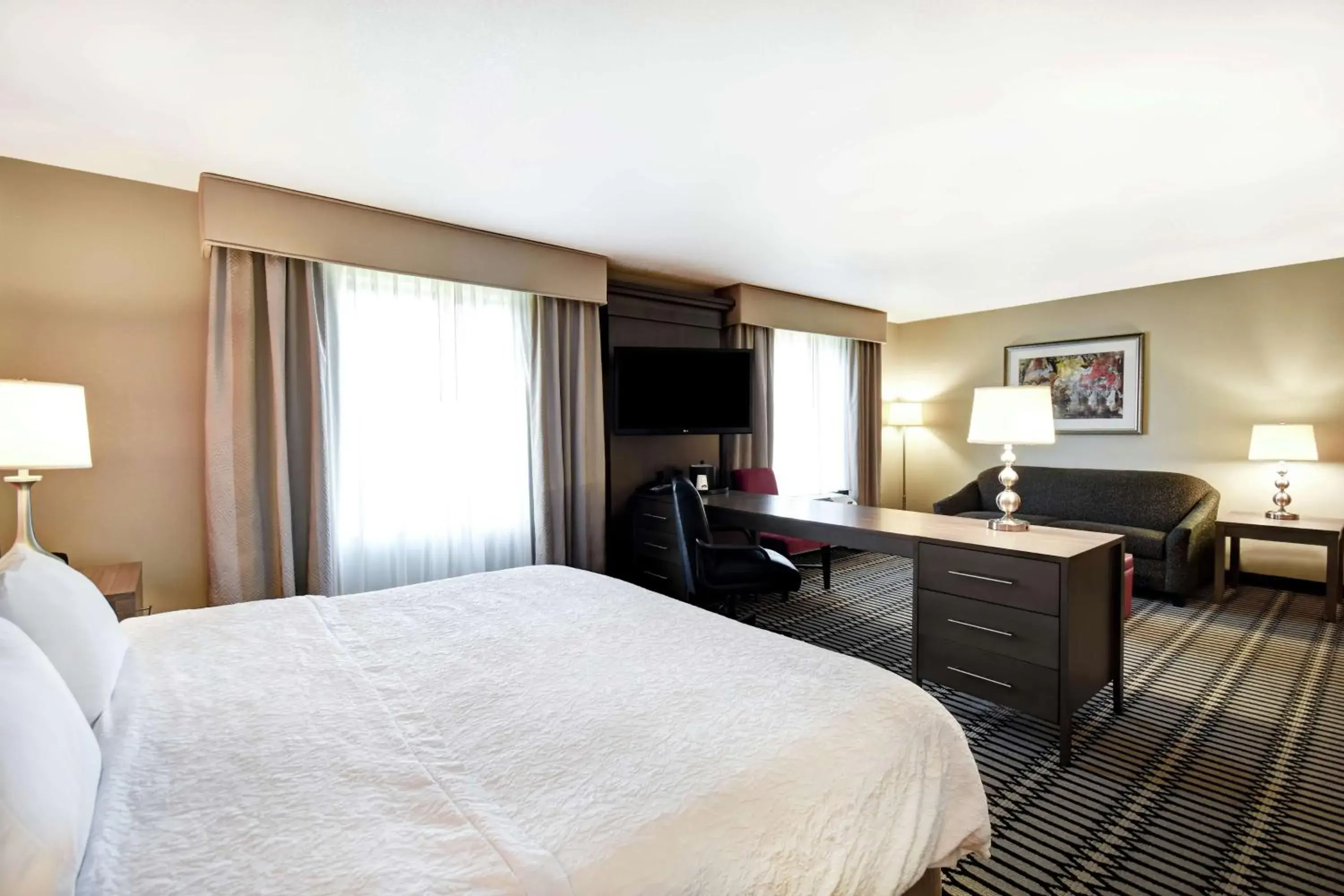 Bedroom, Bed in Hampton Inn By Hilton Middletown