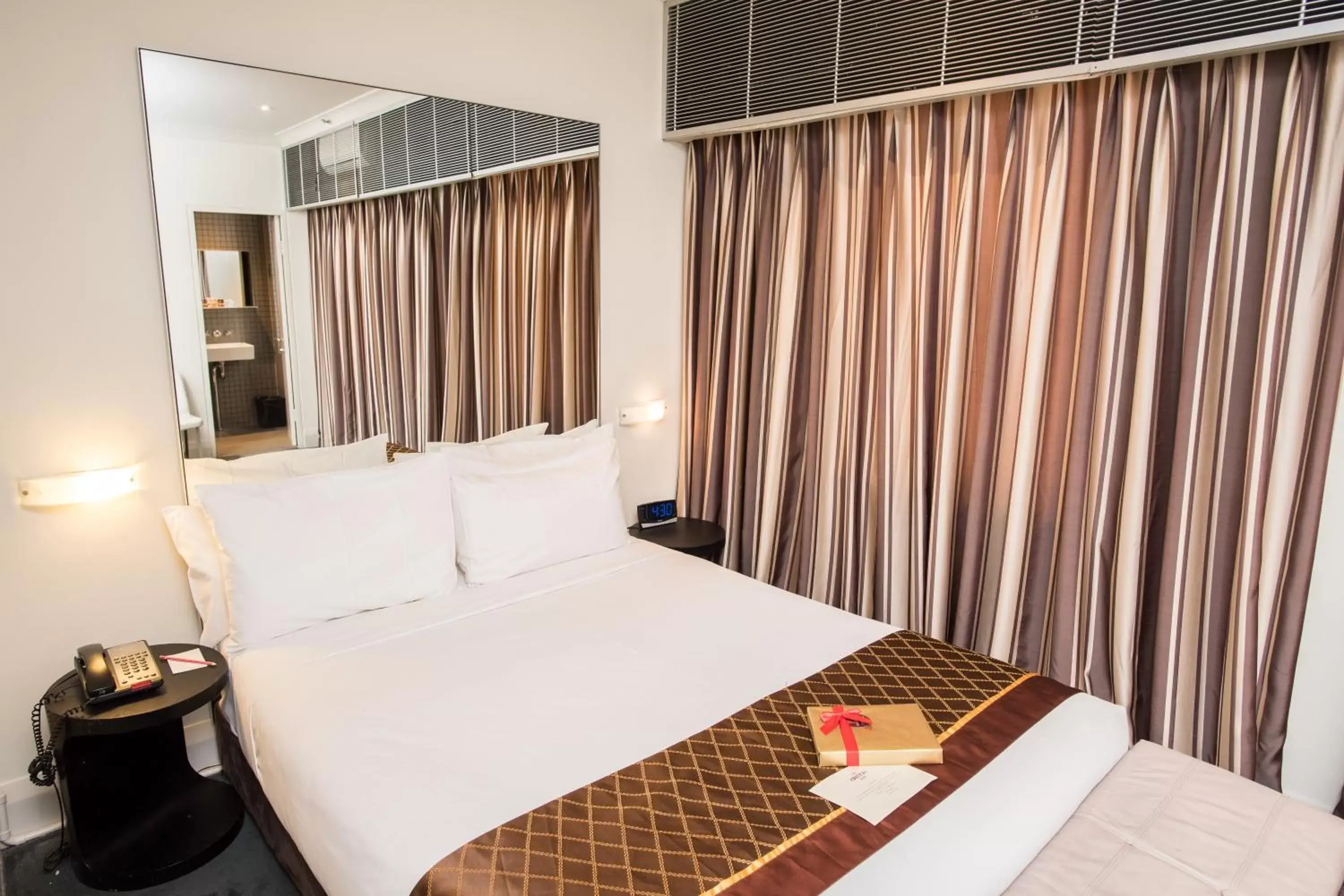 Bedroom, Bed in Kirketon Hotel Sydney