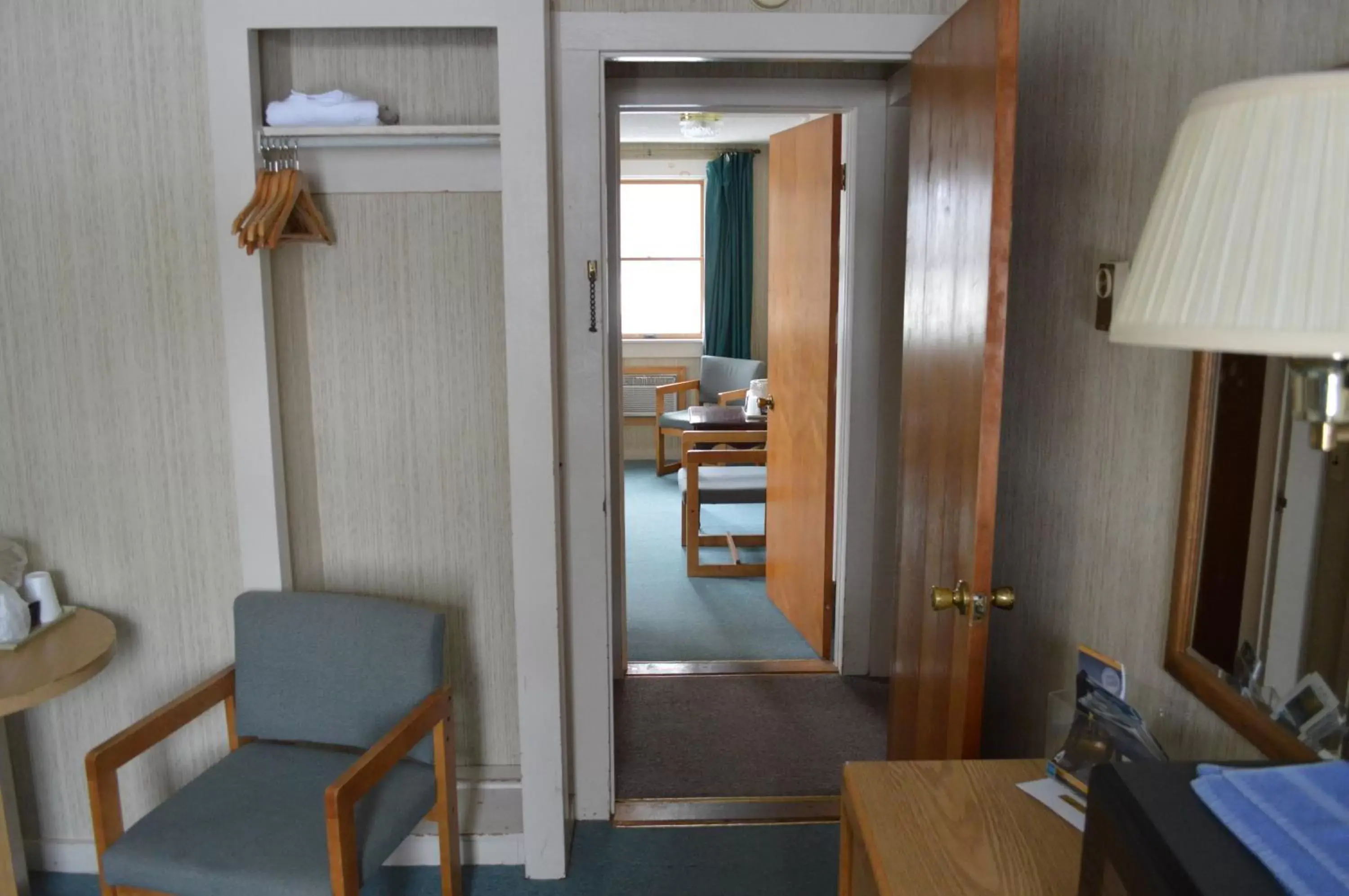 Bedroom, Seating Area in Maple Leaf Inn Lake Placid