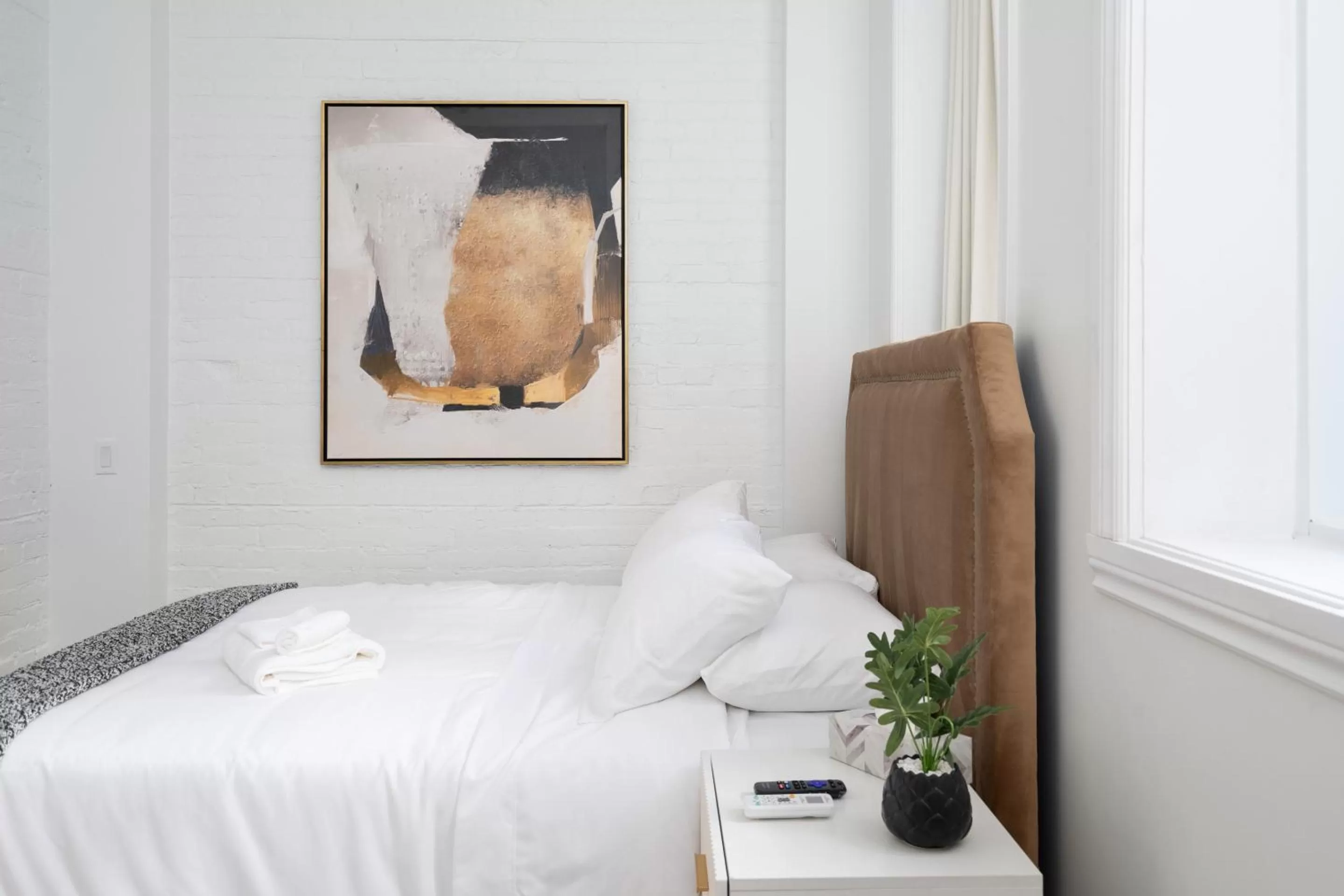 Bed in Le Penfield Par Nomade MTL