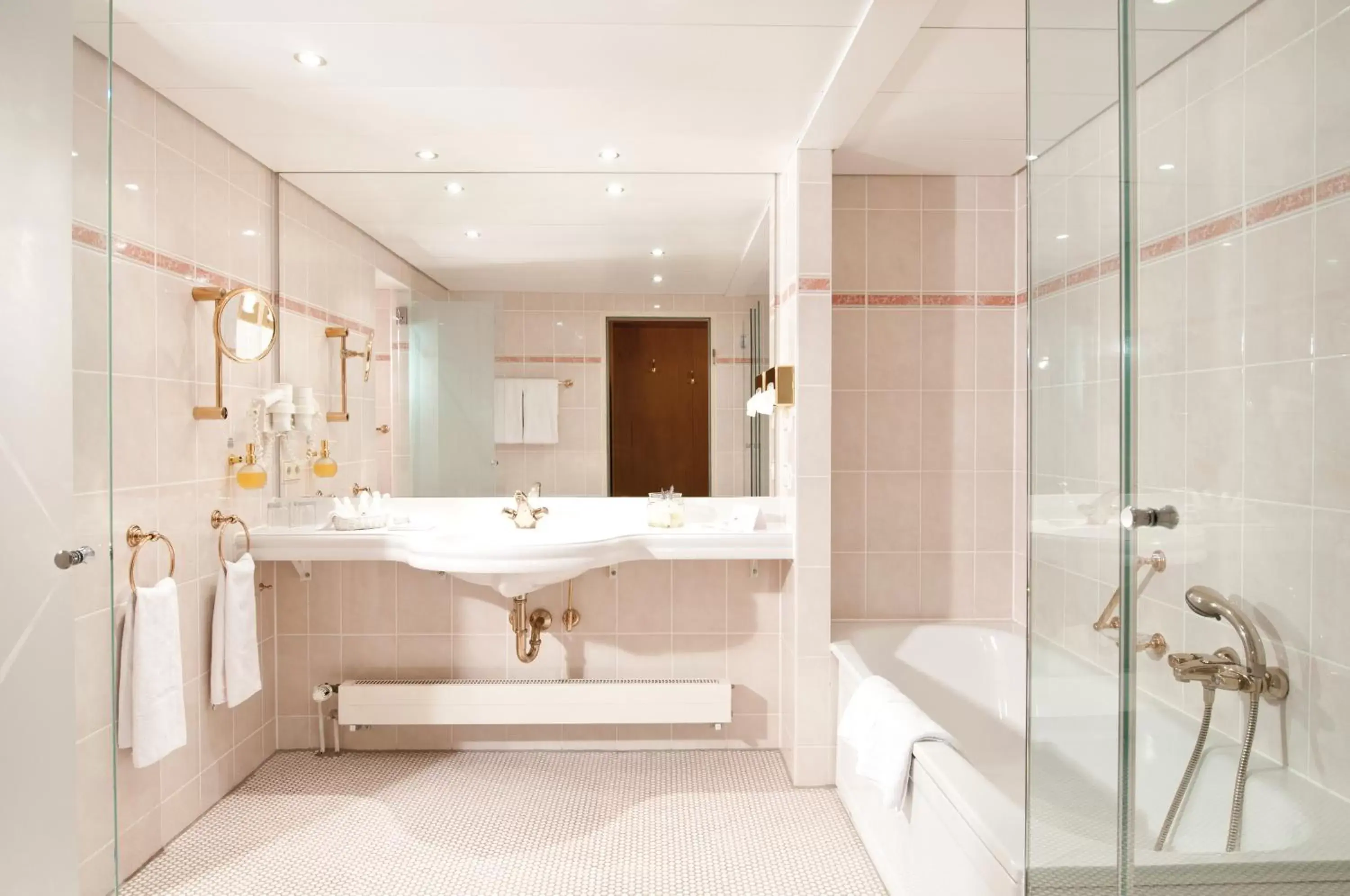 Bathroom in Maritim Hotel Magdeburg