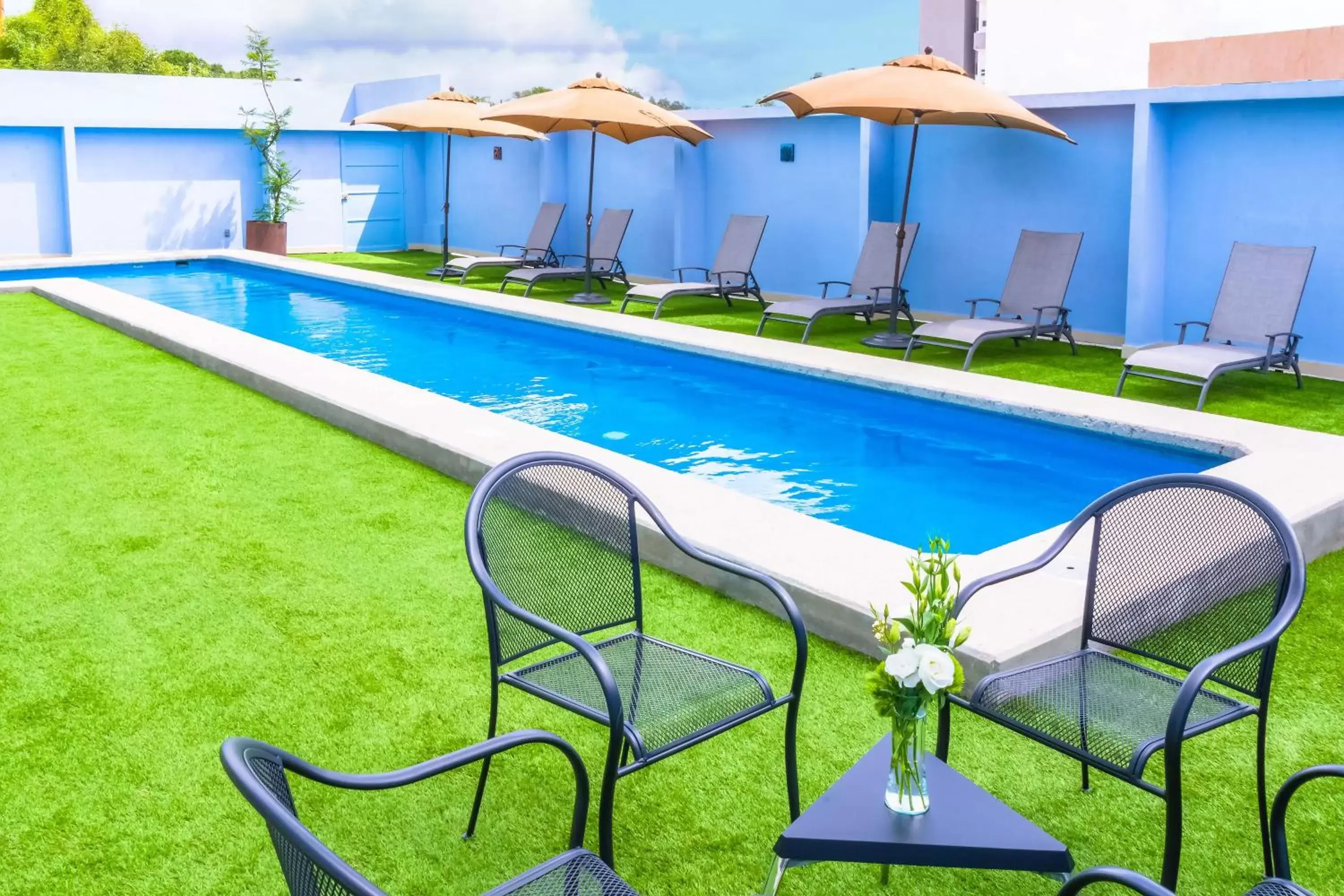 Property building, Swimming Pool in NH Puebla FINSA