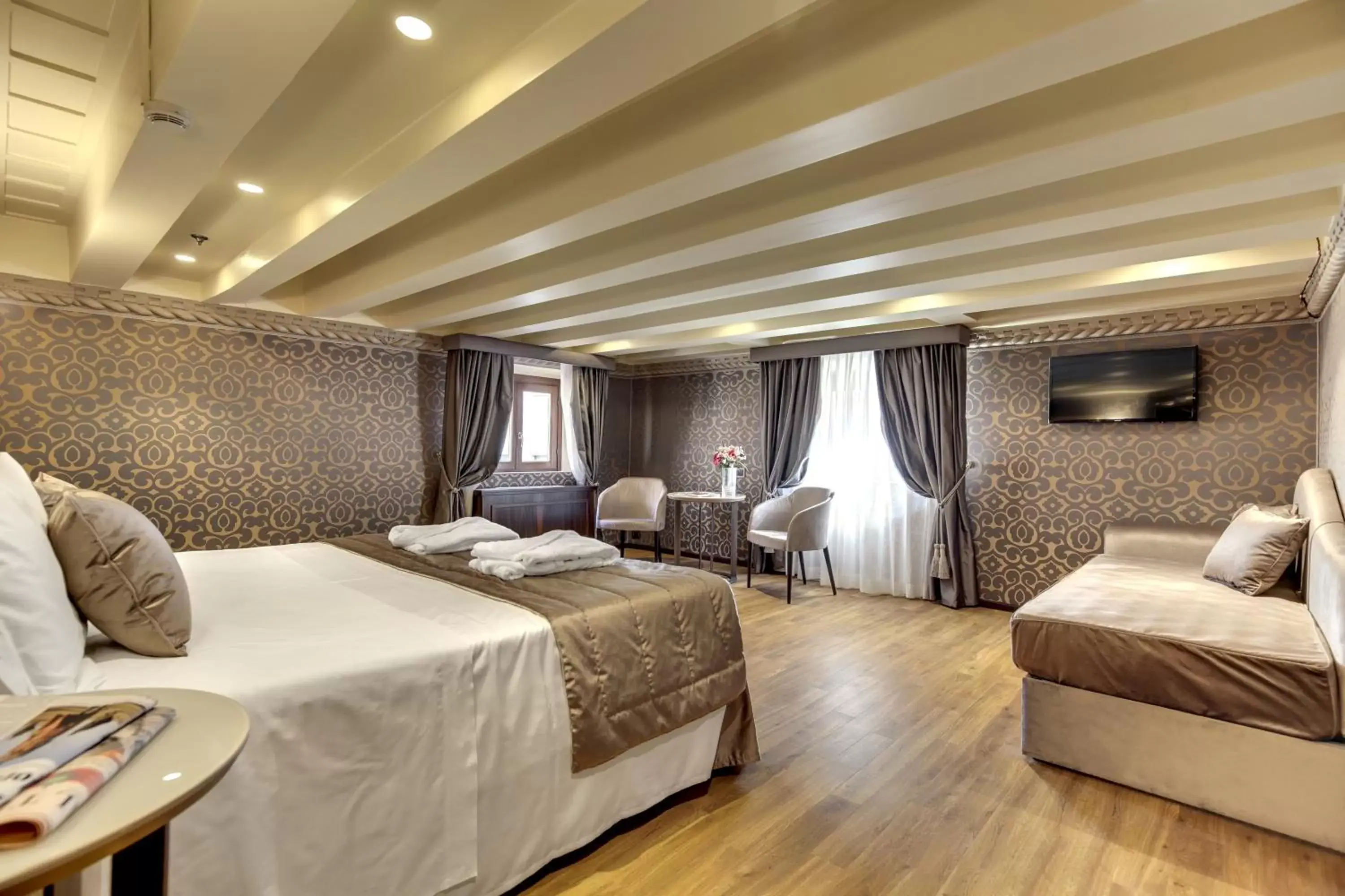 Photo of the whole room, Bed in Hotel Donà Palace