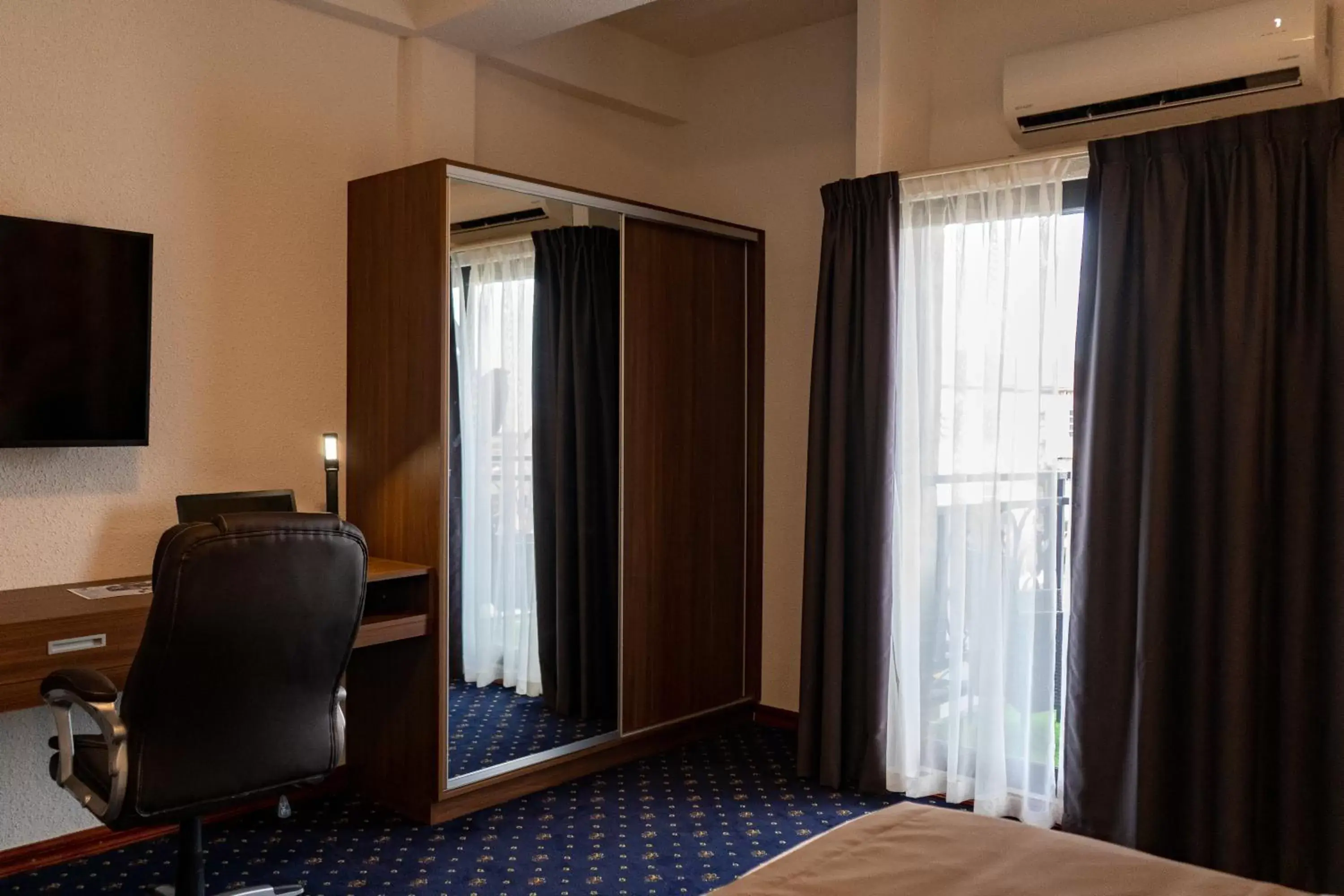TV and multimedia, Bed in Royal Breeze Paramaribo TV and multimedia, Bed in Royal Breeze Paramaribo