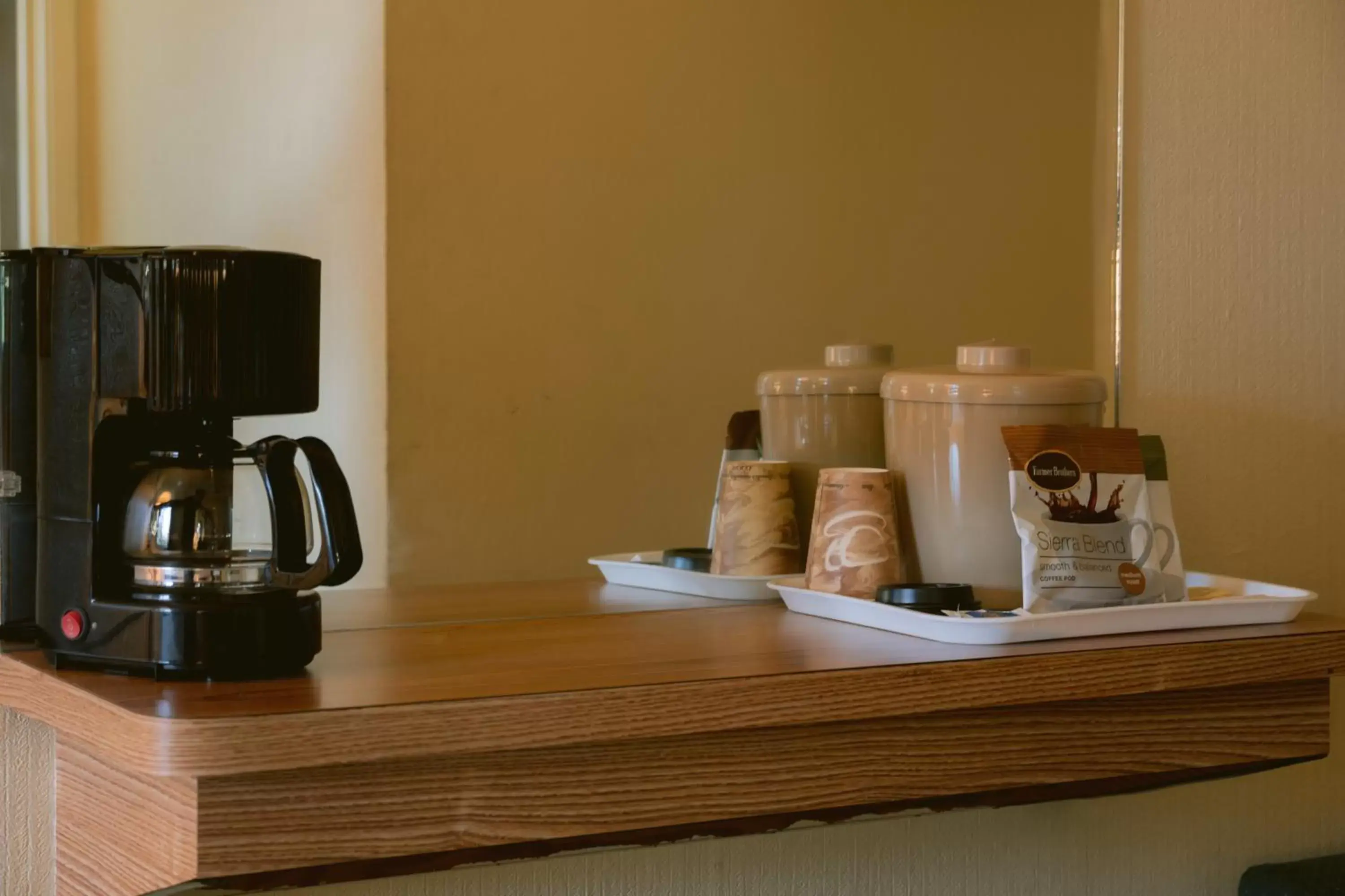 Coffee/Tea Facilities in Riverfront Inn Roseburg