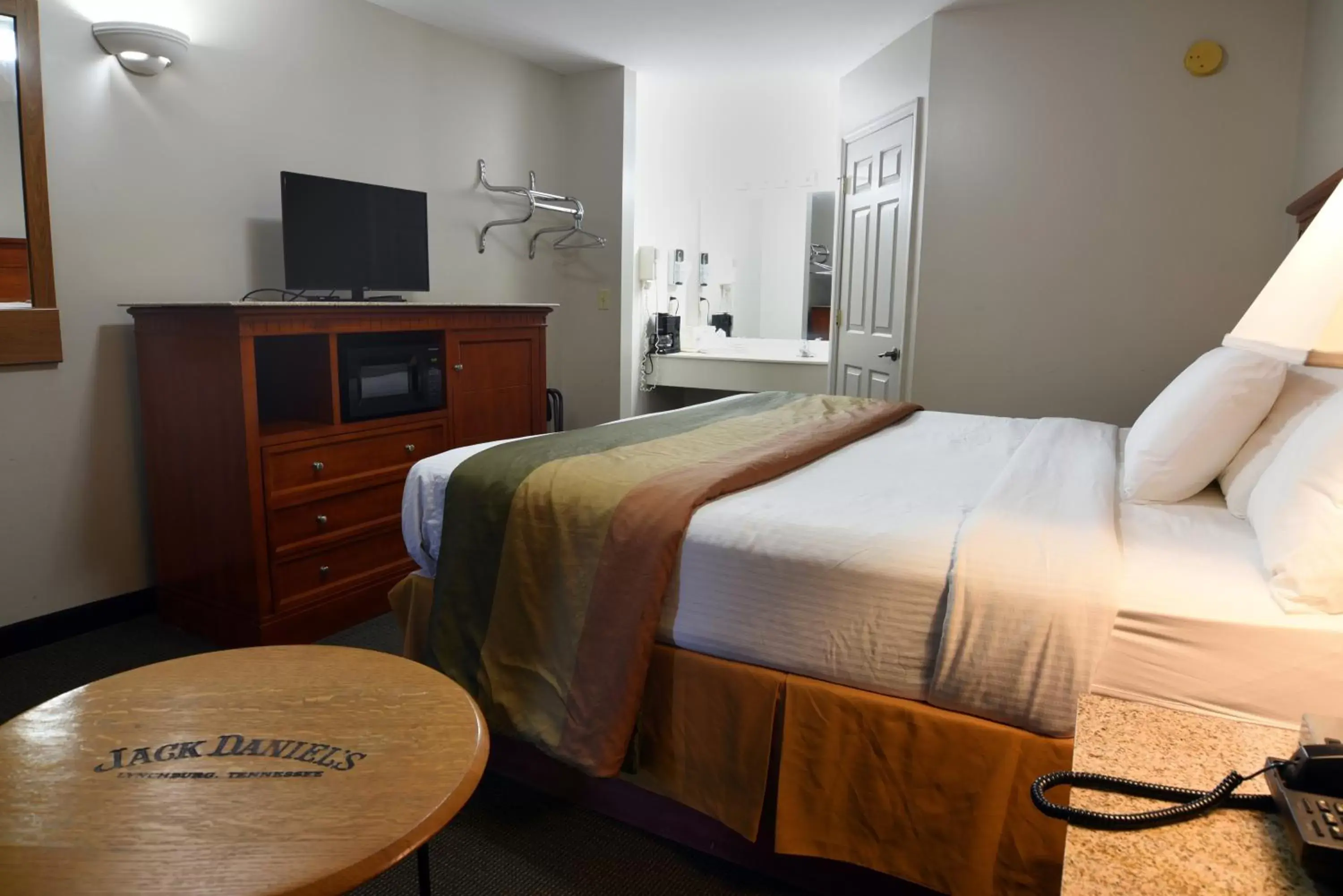 Bedroom, Bed in Lynchburg Country Inn