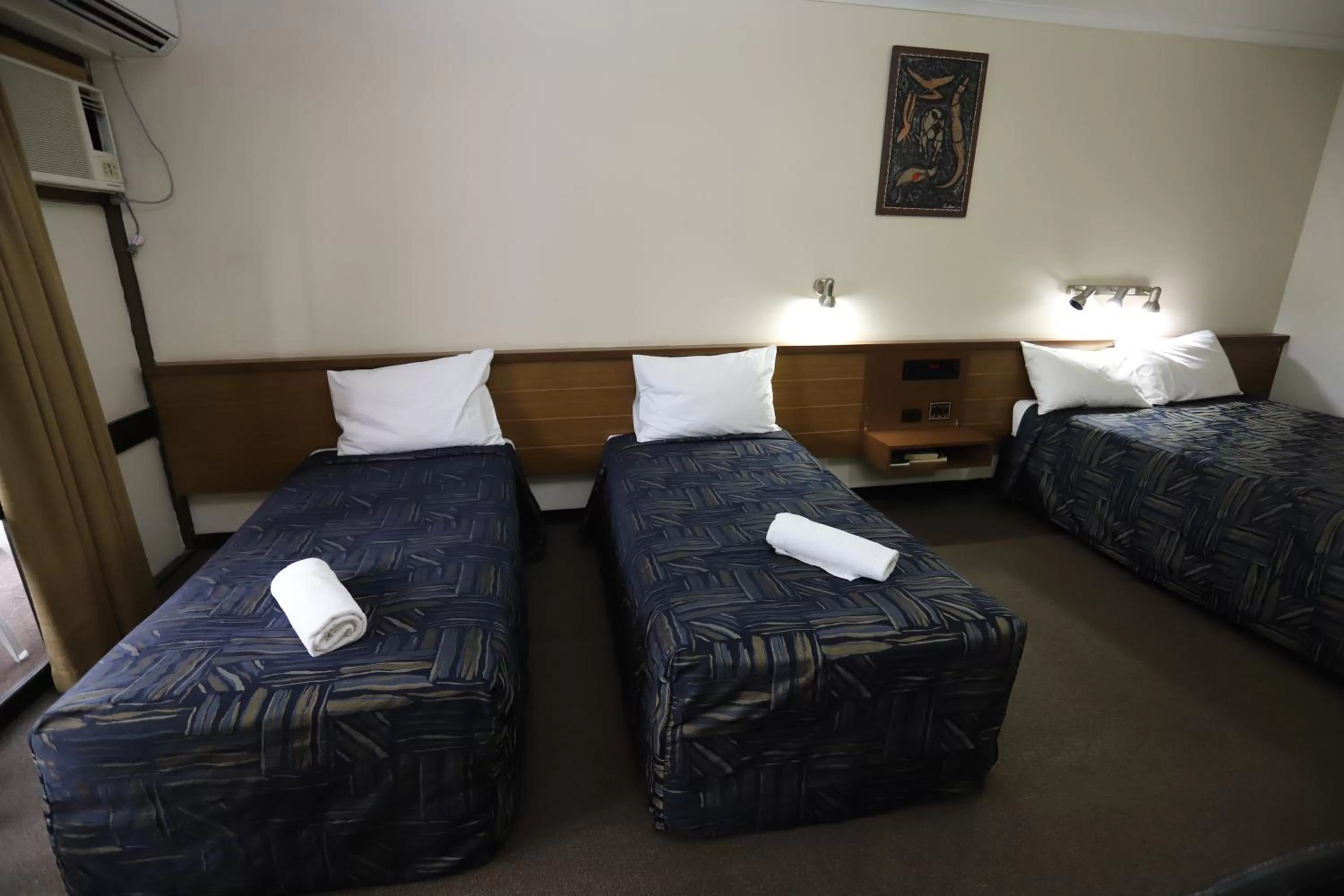 Bedroom, Bed in Miners Lodge Motor Inn