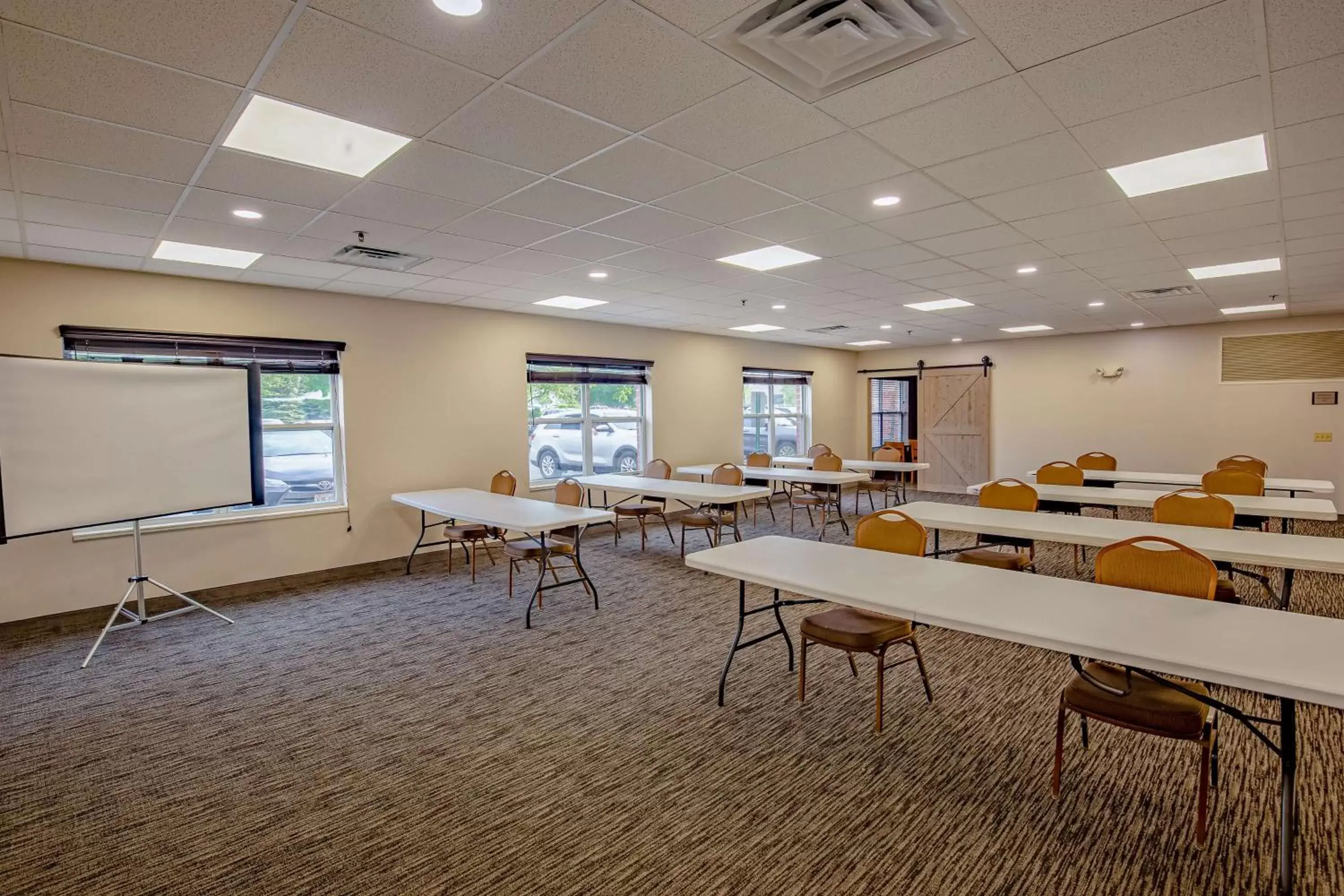 Meeting/conference room in Country Inn & Suites by Radisson, Crystal Lake, IL