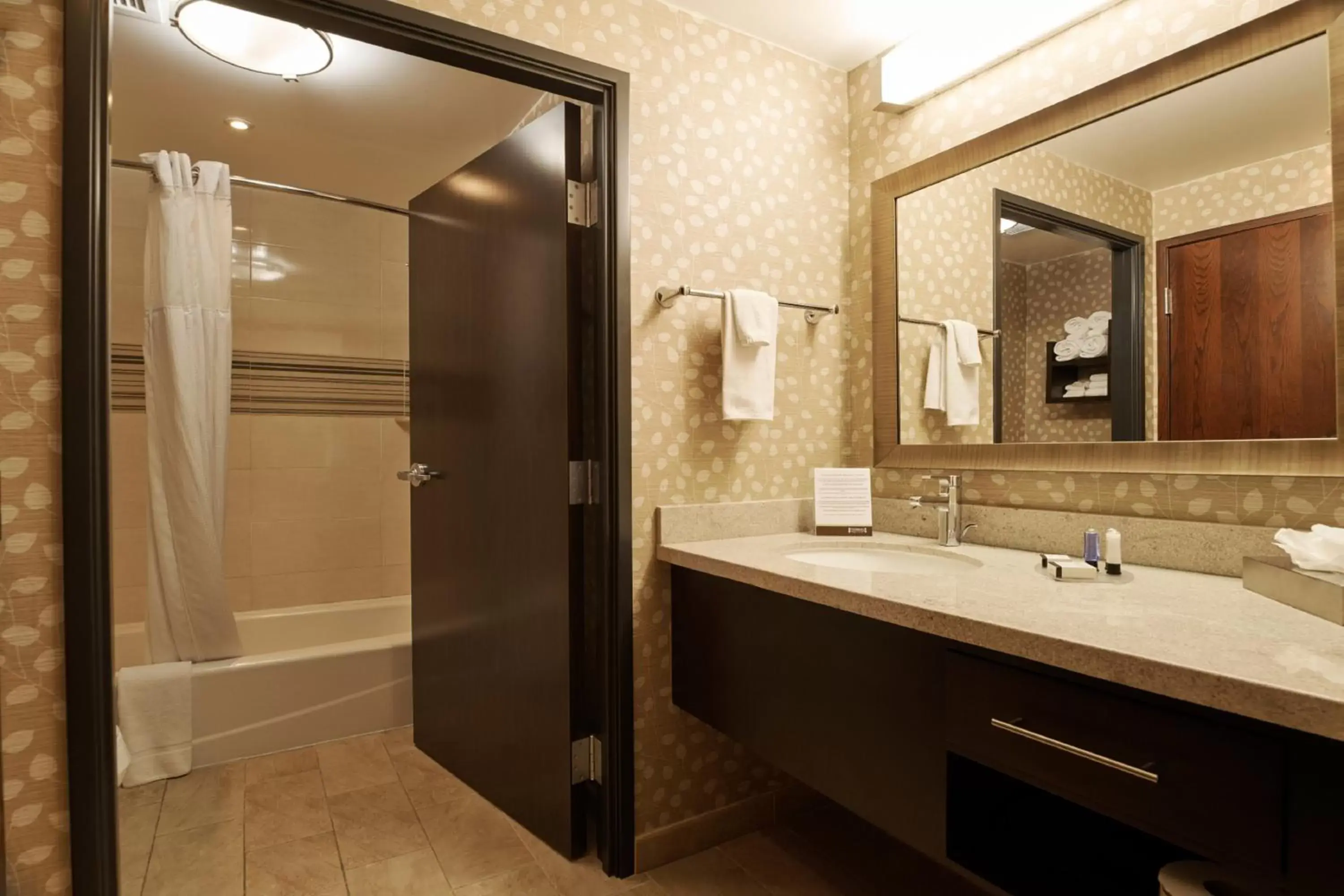 Bathroom in Staybridge Suites Chihuahua, an IHG Hotel