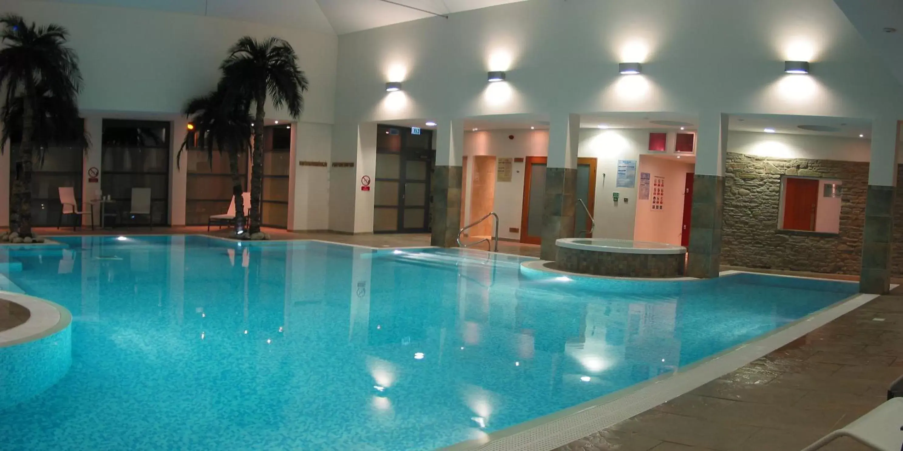 Swimming Pool in Burton Hotel