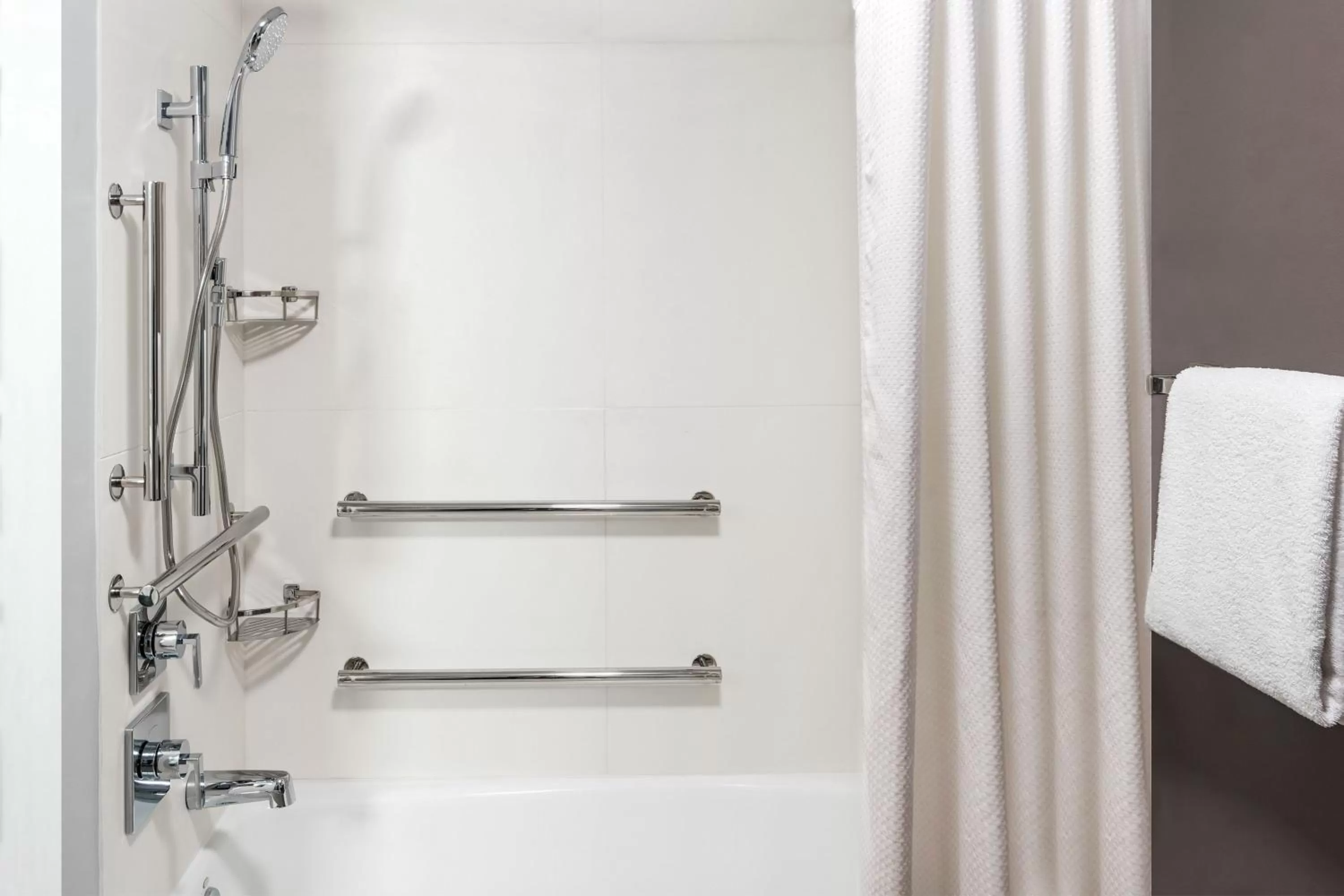 Bathroom in Courtyard by Marriott Charlotte Ballantyne