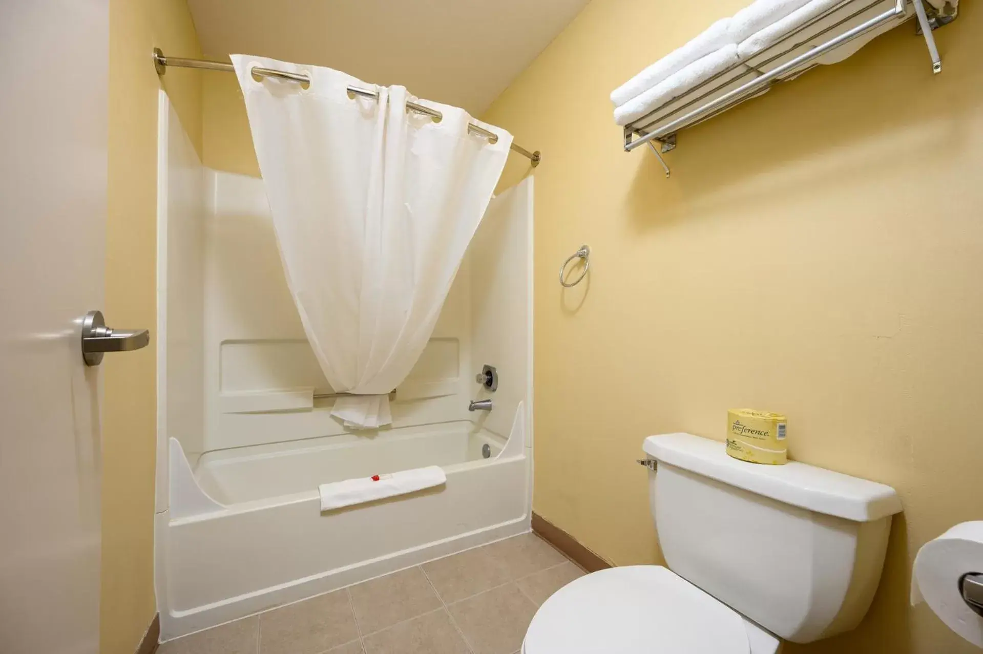 Bathroom in Three Rivers Inn Sedro Woolley