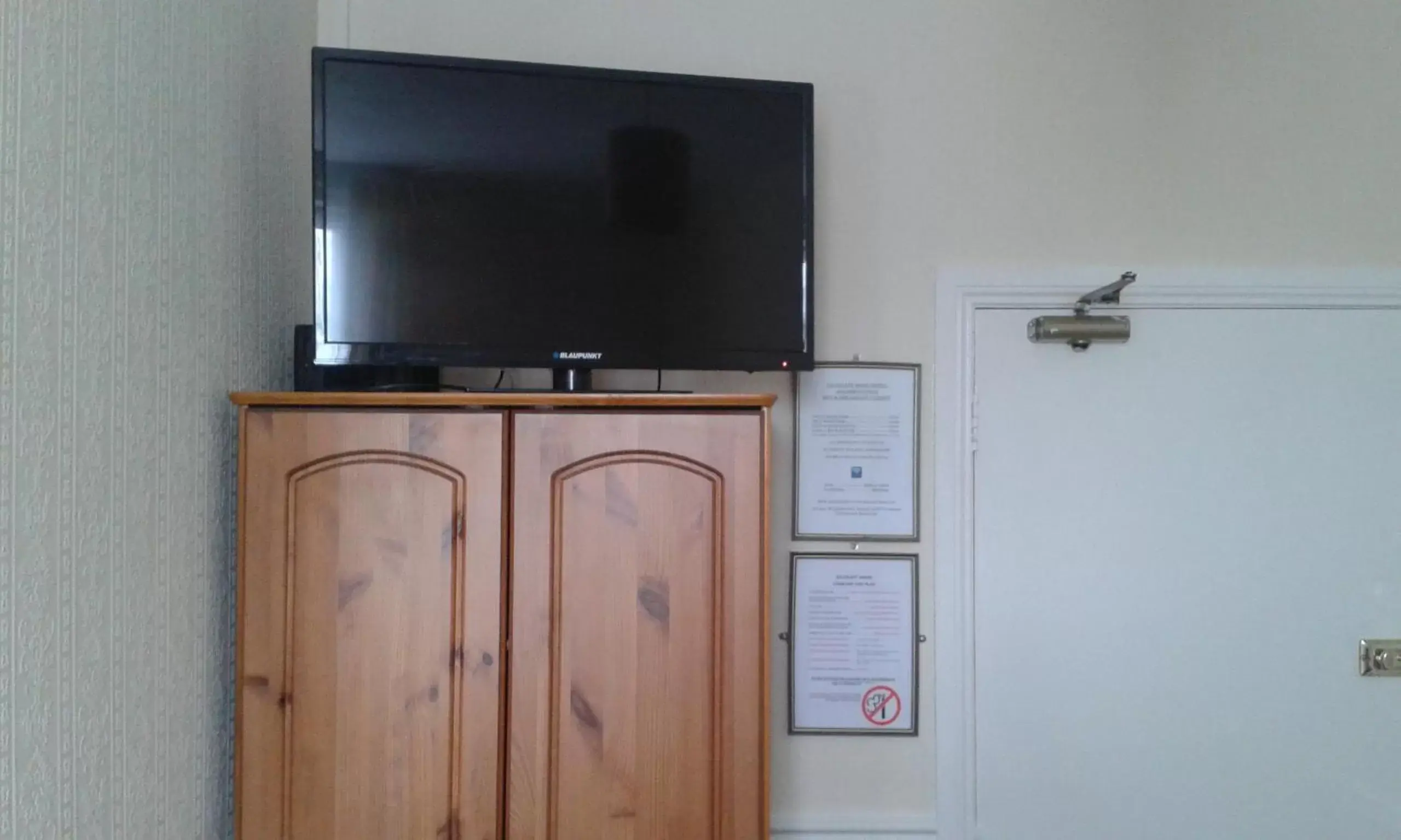 TV and multimedia, TV/Entertainment Center in Gilesgate Moor Hotel