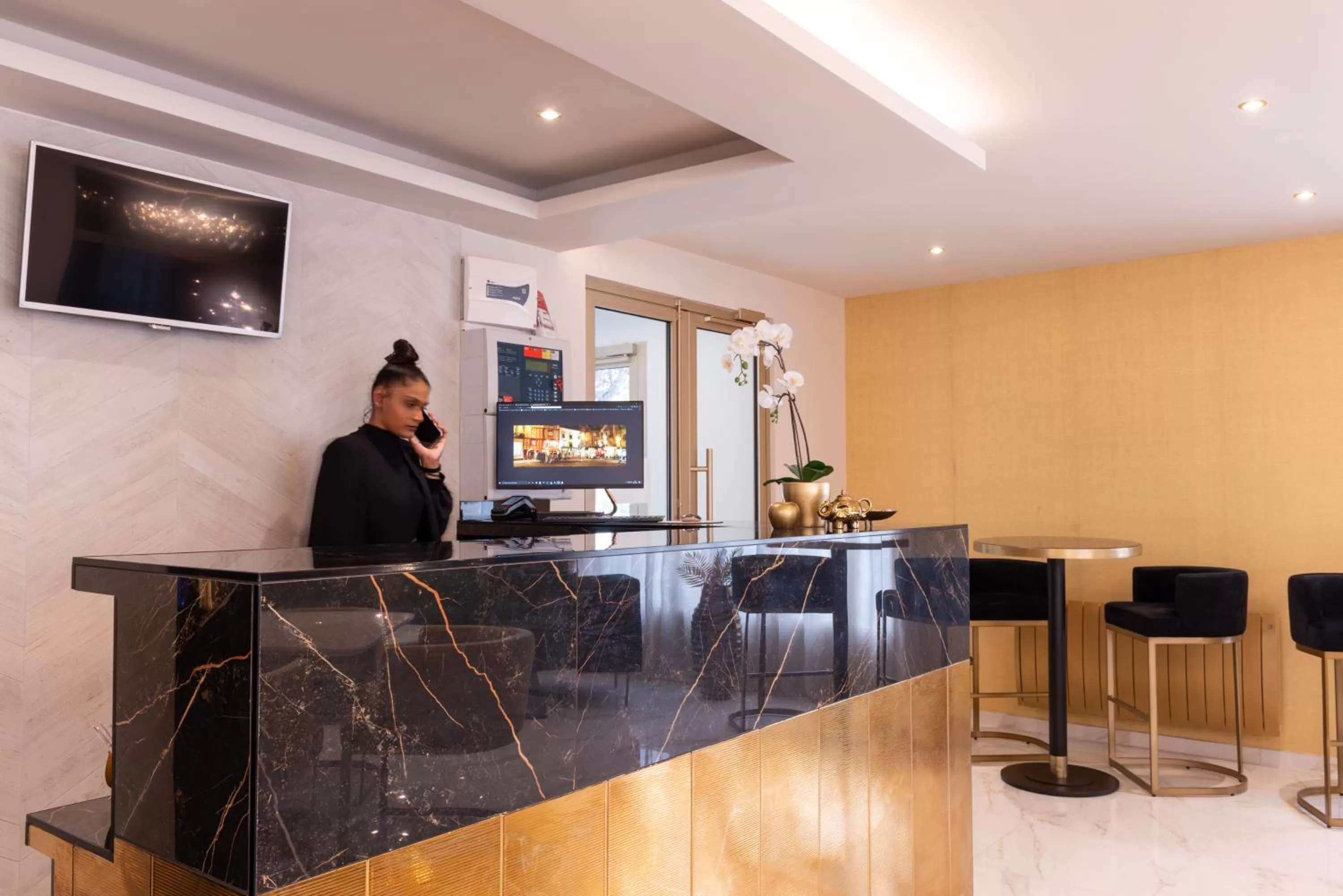 Lobby or reception in The Originals City, Hôtel Rennes Sud