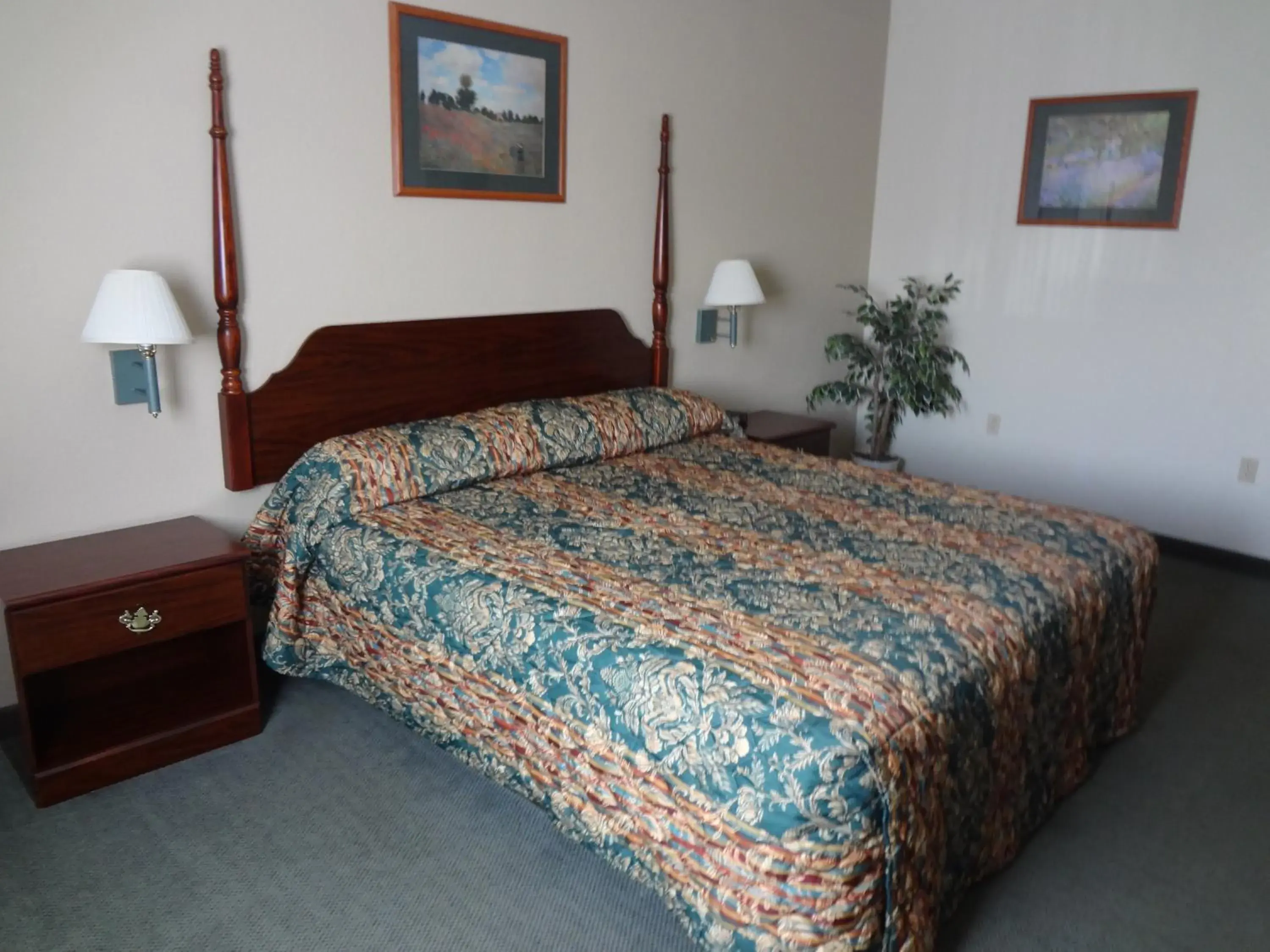 King Room - Disability Access - Non-Smoking in Days Inn by Wyndham Colorado Springs Airport