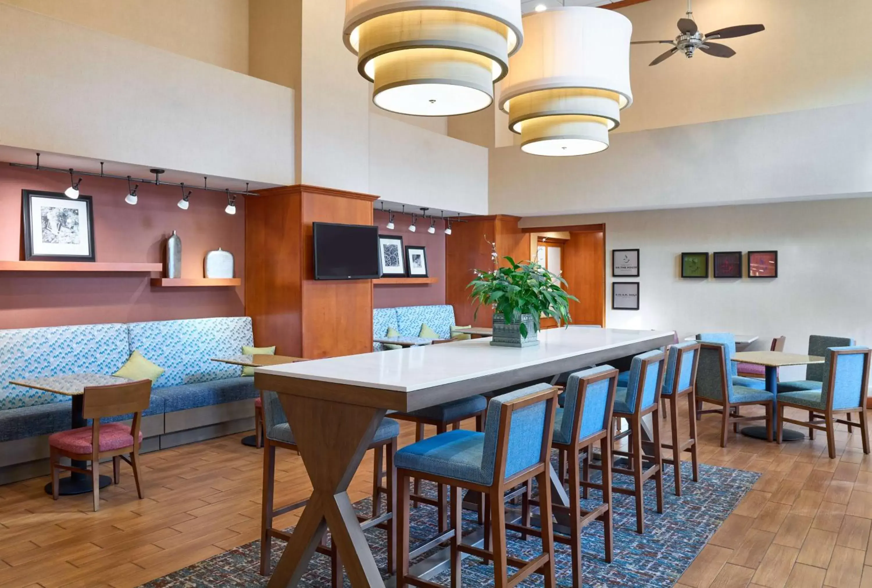 Lobby or reception, Restaurant/Places to Eat in Hampton Inn & Suites Providence / Smithfield