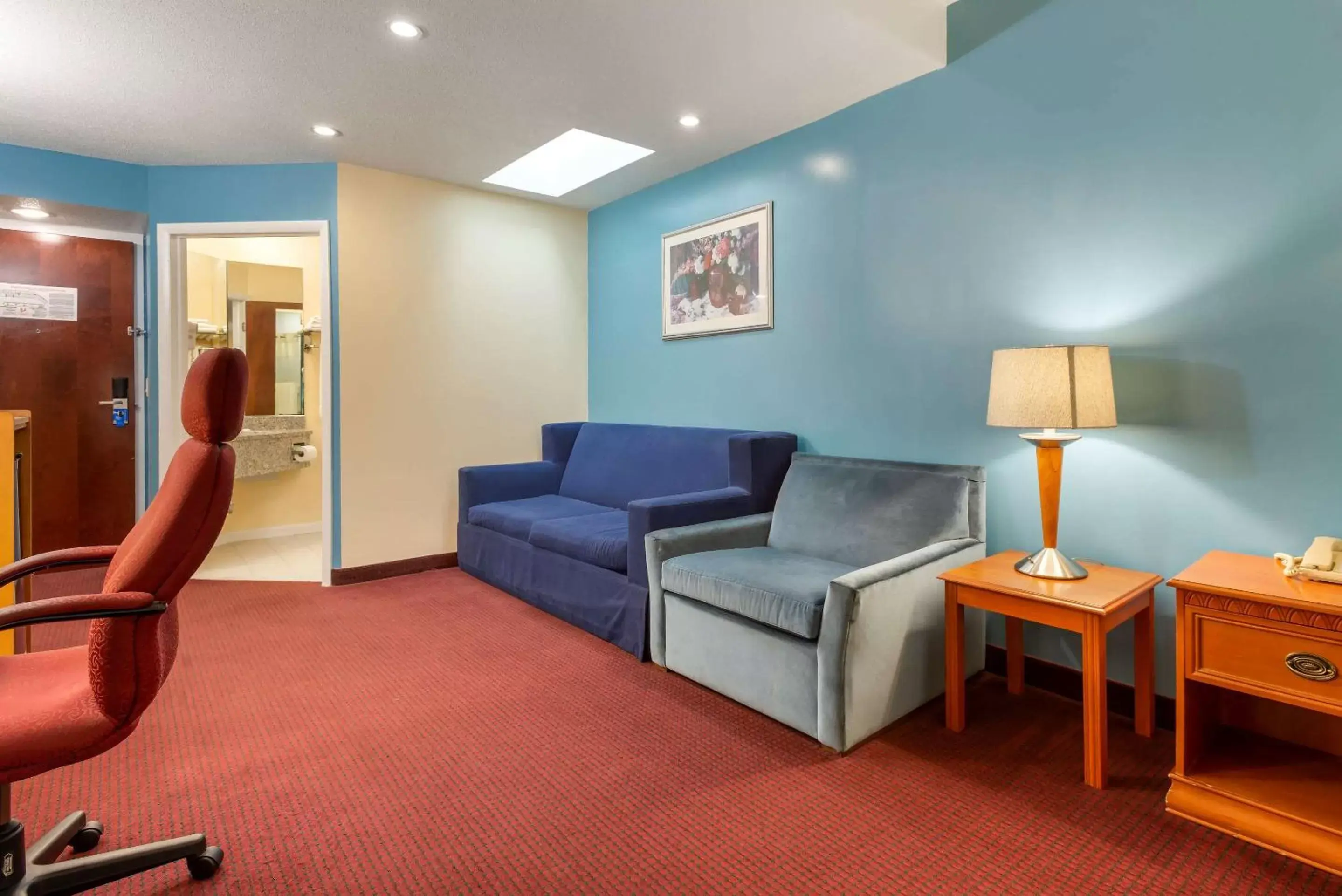 Bedroom, Seating Area in Rodeway Inn & Suites New Paltz- Hudson Valley