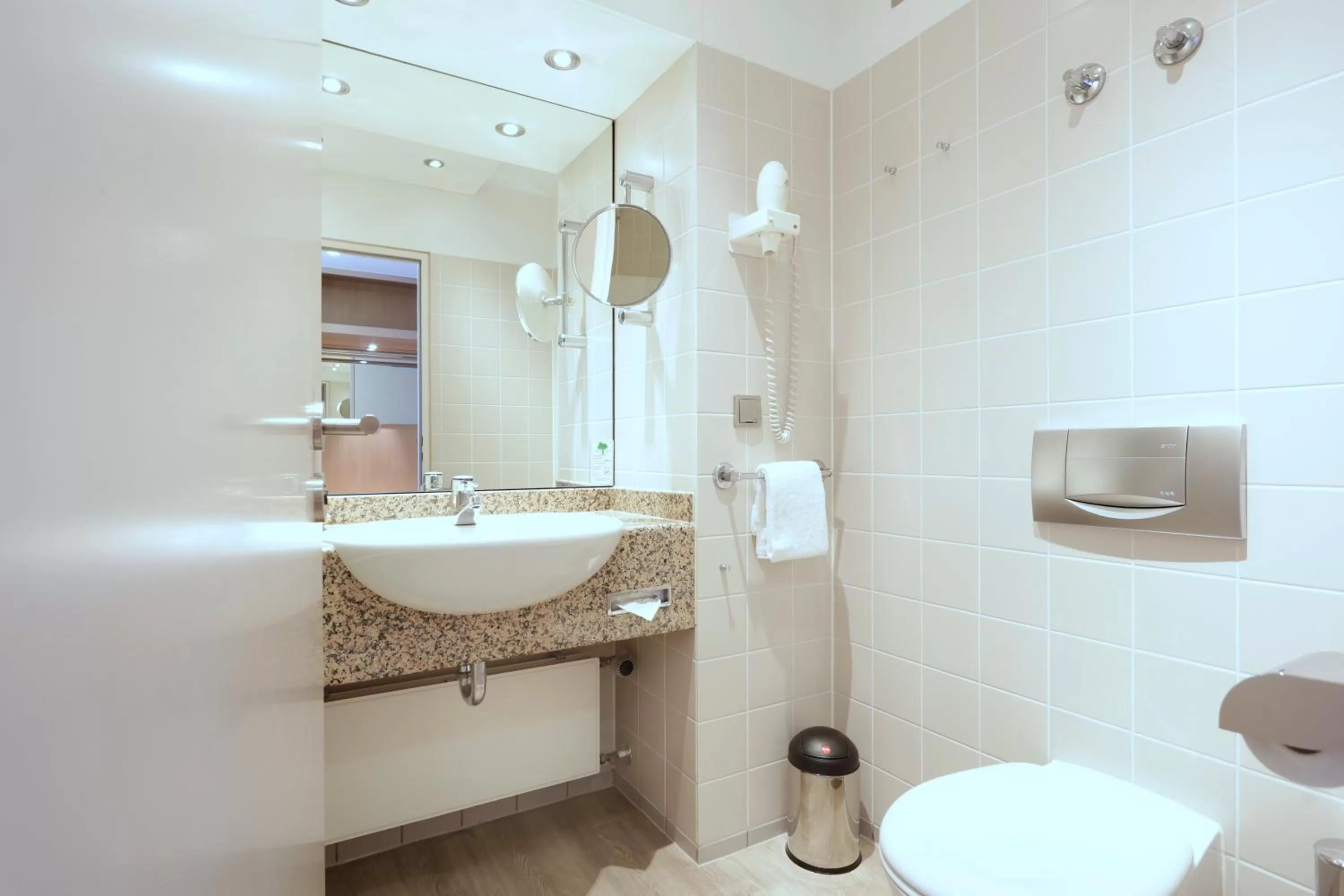 Bathroom in Lindner Hotel Dusseldorf Airport, part of JdV by Hyatt