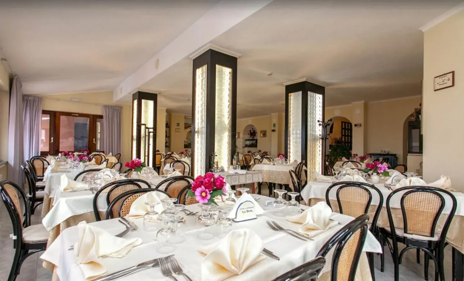Restaurant/Places to Eat in Hotel Ristorante Borgo La Tana