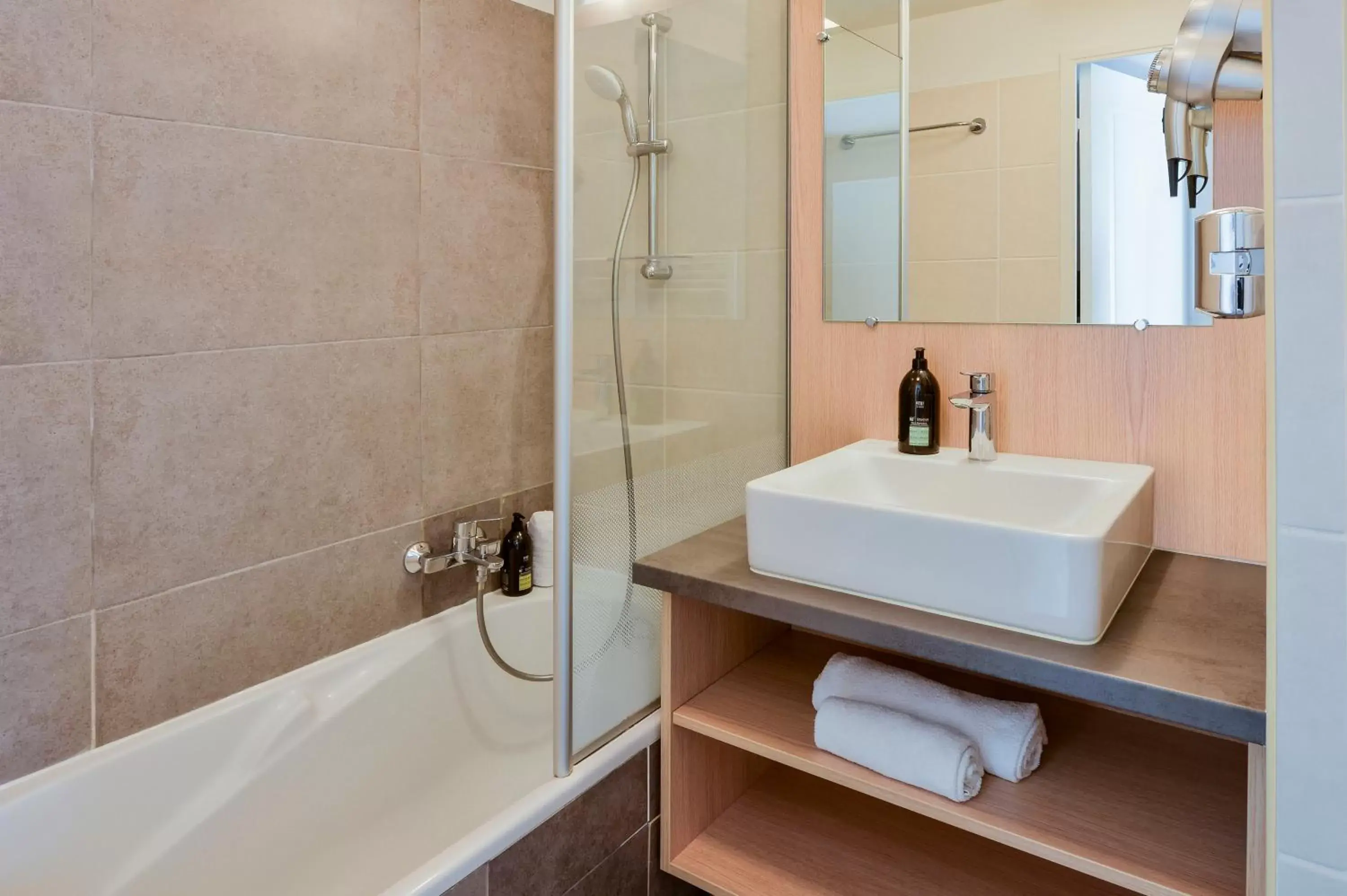 Shower, Bathroom in Aparthotel Adagio Monaco Monte Cristo