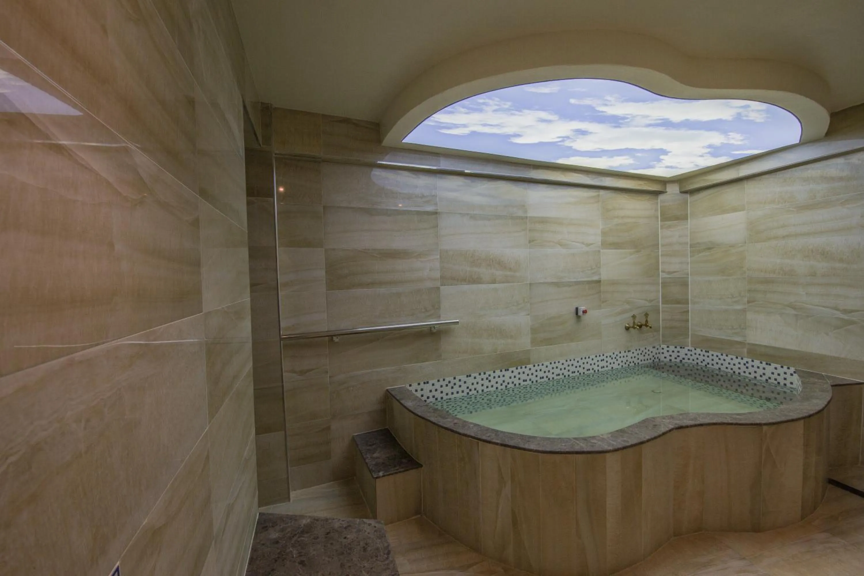 Public Bath in Ruba Palace Thermal Hotel