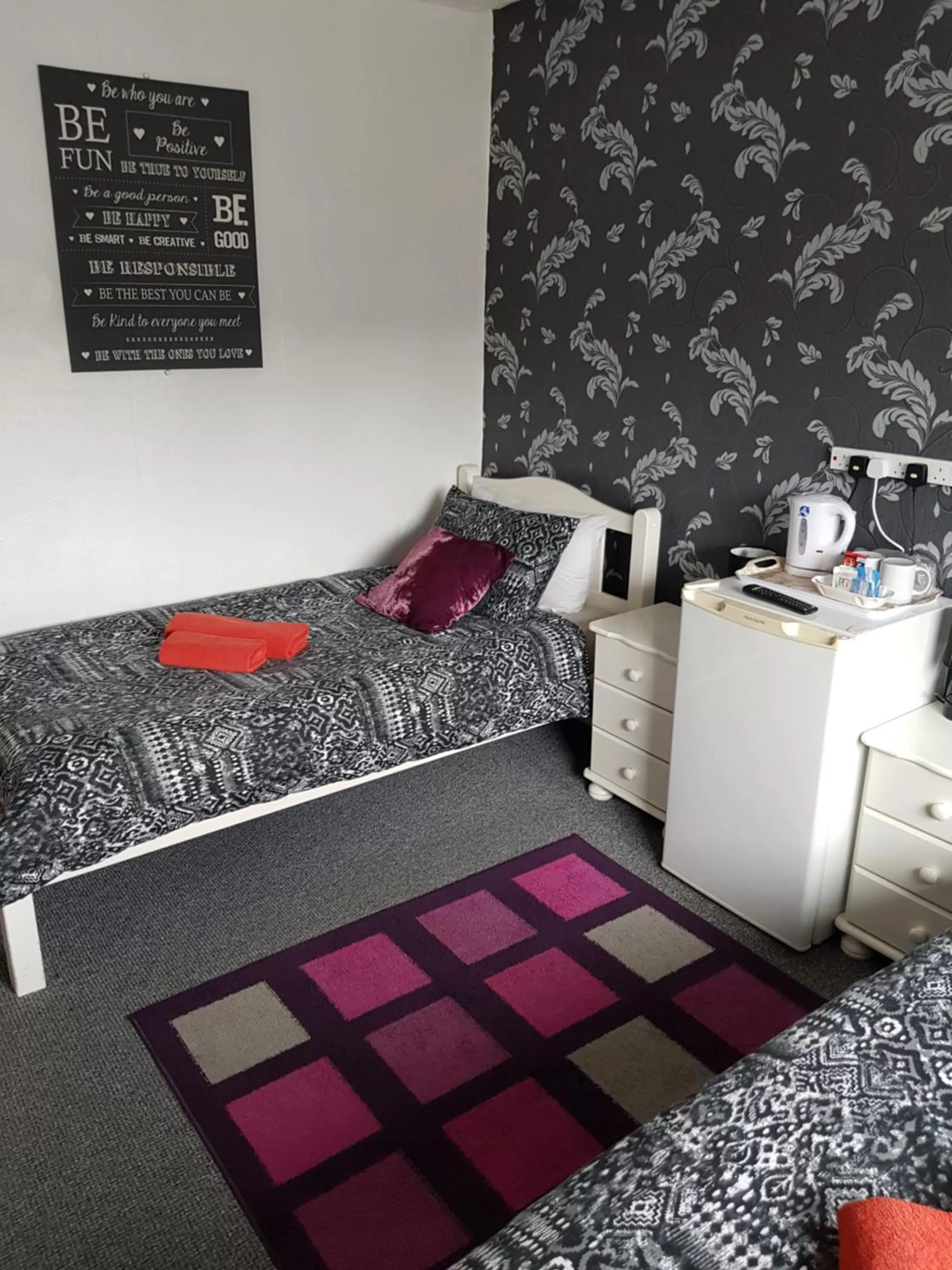 Bed in Sunnyside Hotel