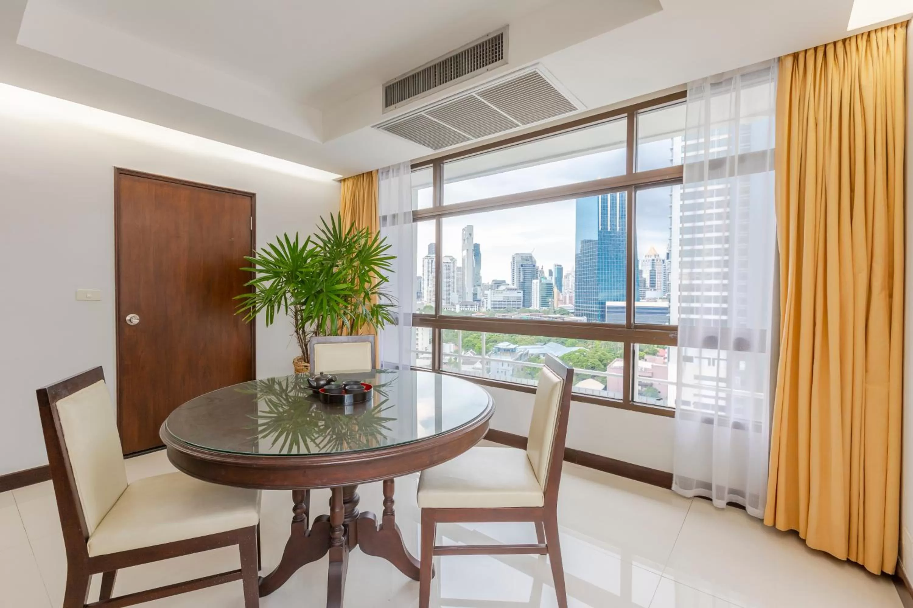 Living room in Pinnacle Lumpinee Park Hotel