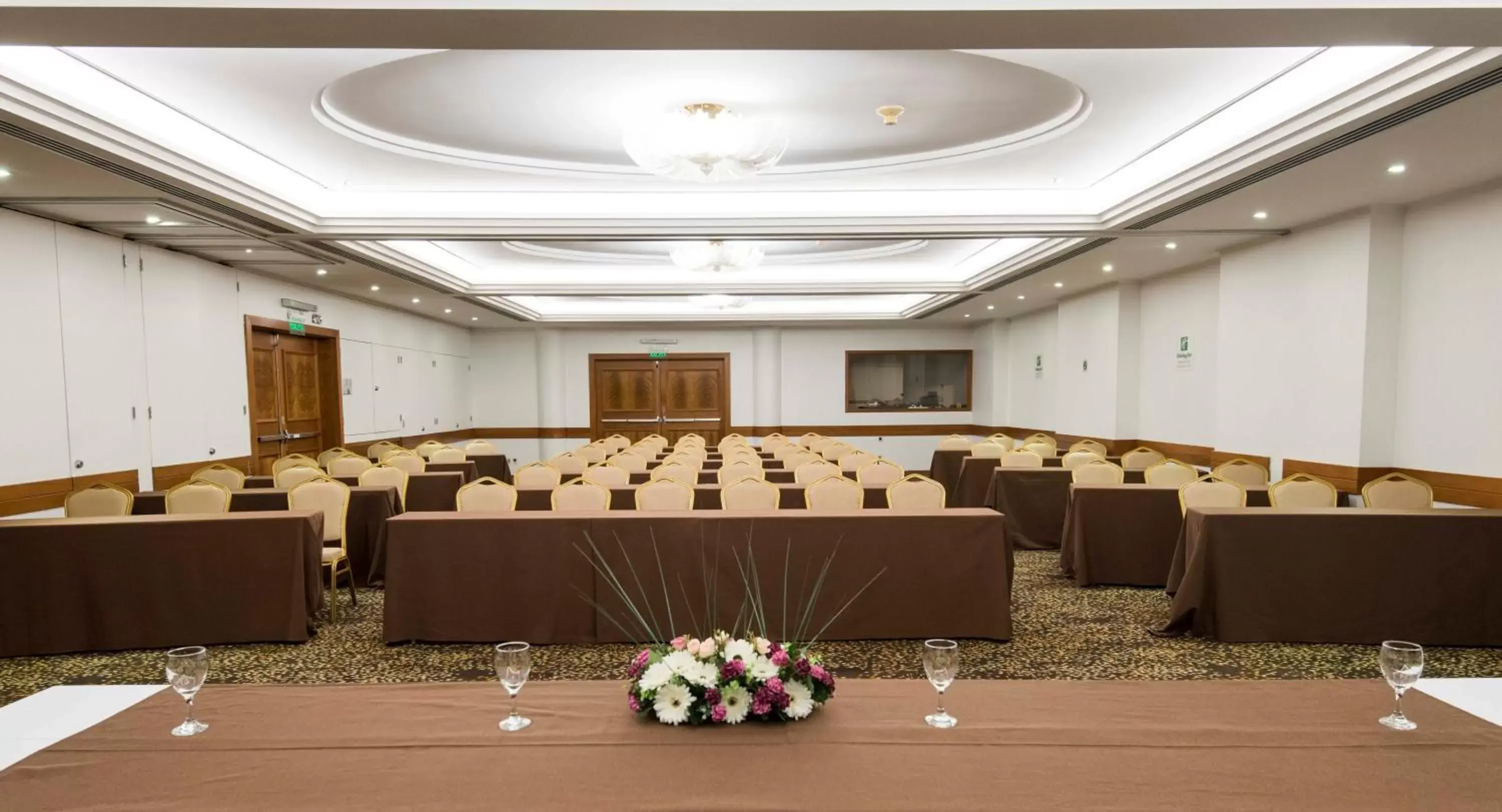 Meeting/conference room in Holiday Inn Montevideo, an IHG Hotel