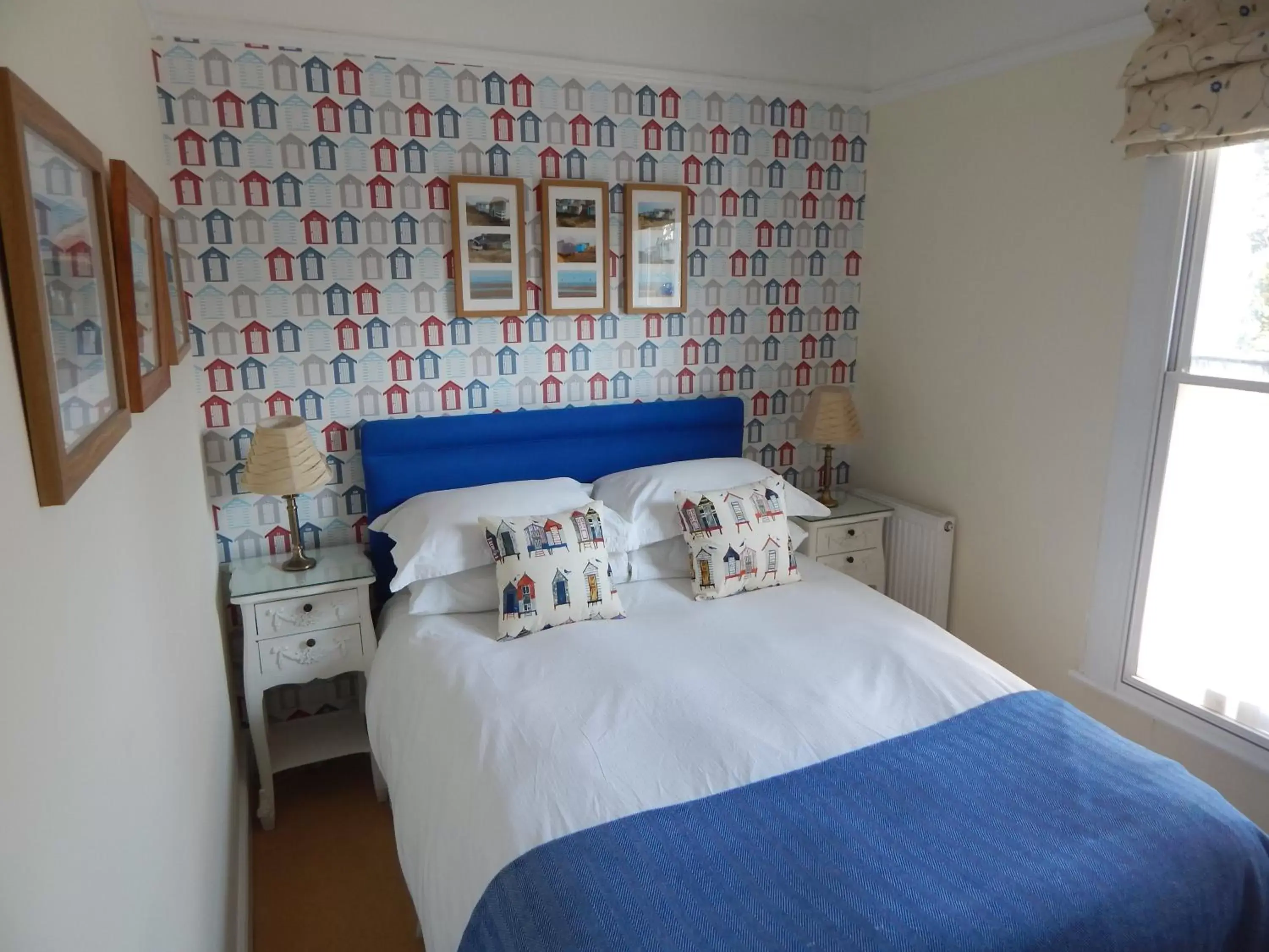 Bedroom, Bed in Fairlight Lodge