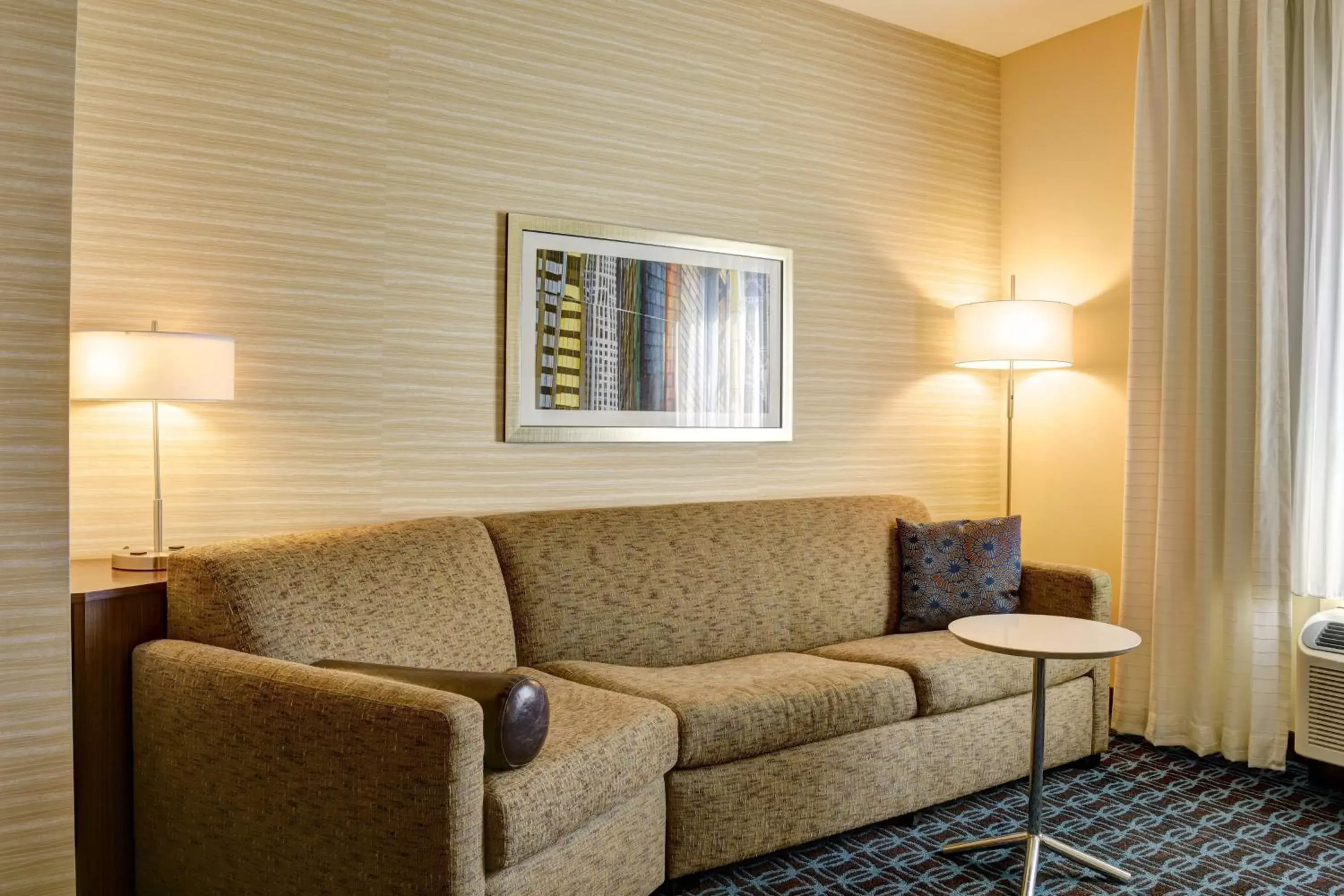 Bedroom, Seating Area in Fairfield Inn & Suites by Marriott Rochester Mayo Clinic Area/Saint Marys
