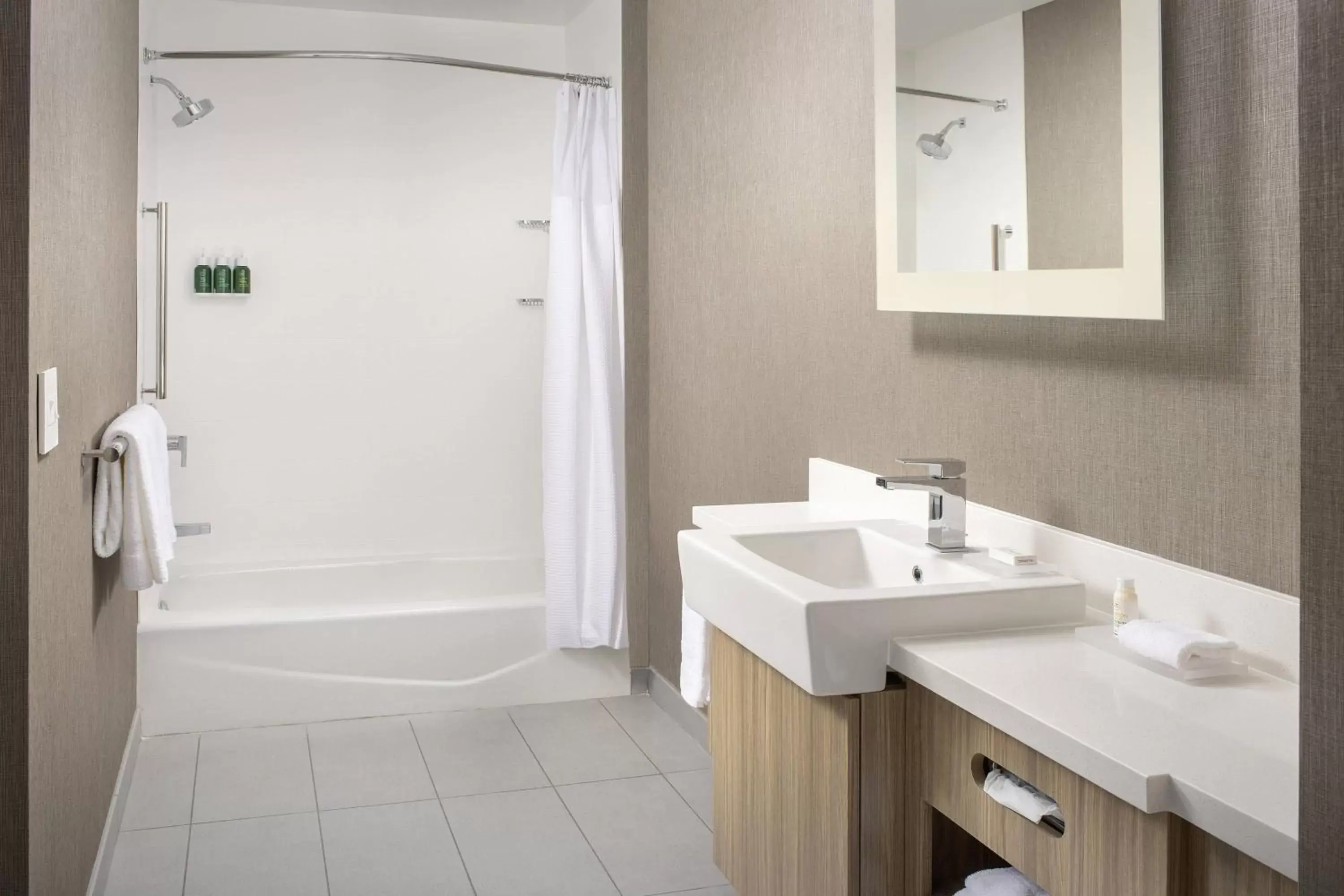 Bathroom in SpringHill Suites by Marriott Loveland Fort Collins/Windsor