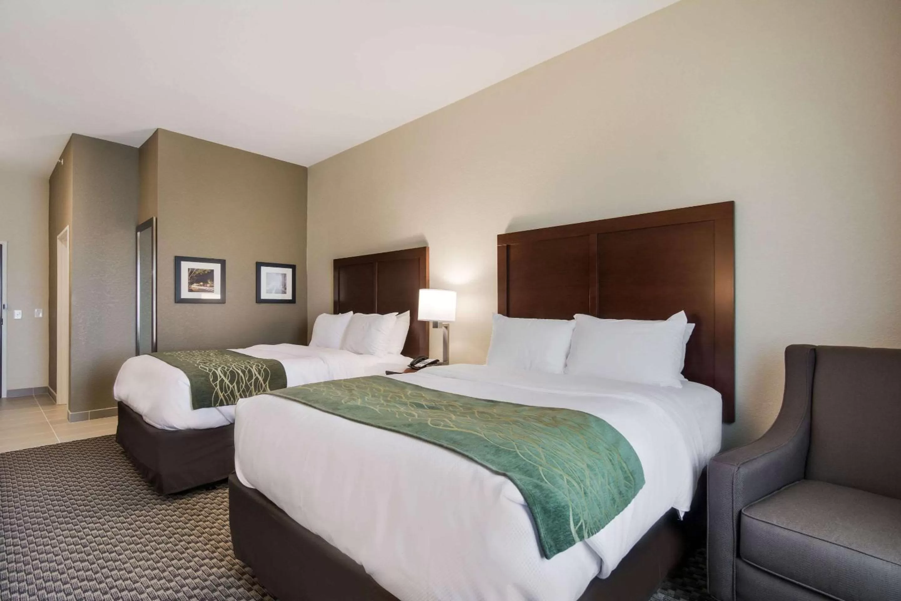 Photo of the whole room, Bed in Comfort Inn & Suites Rock Hill Northeast