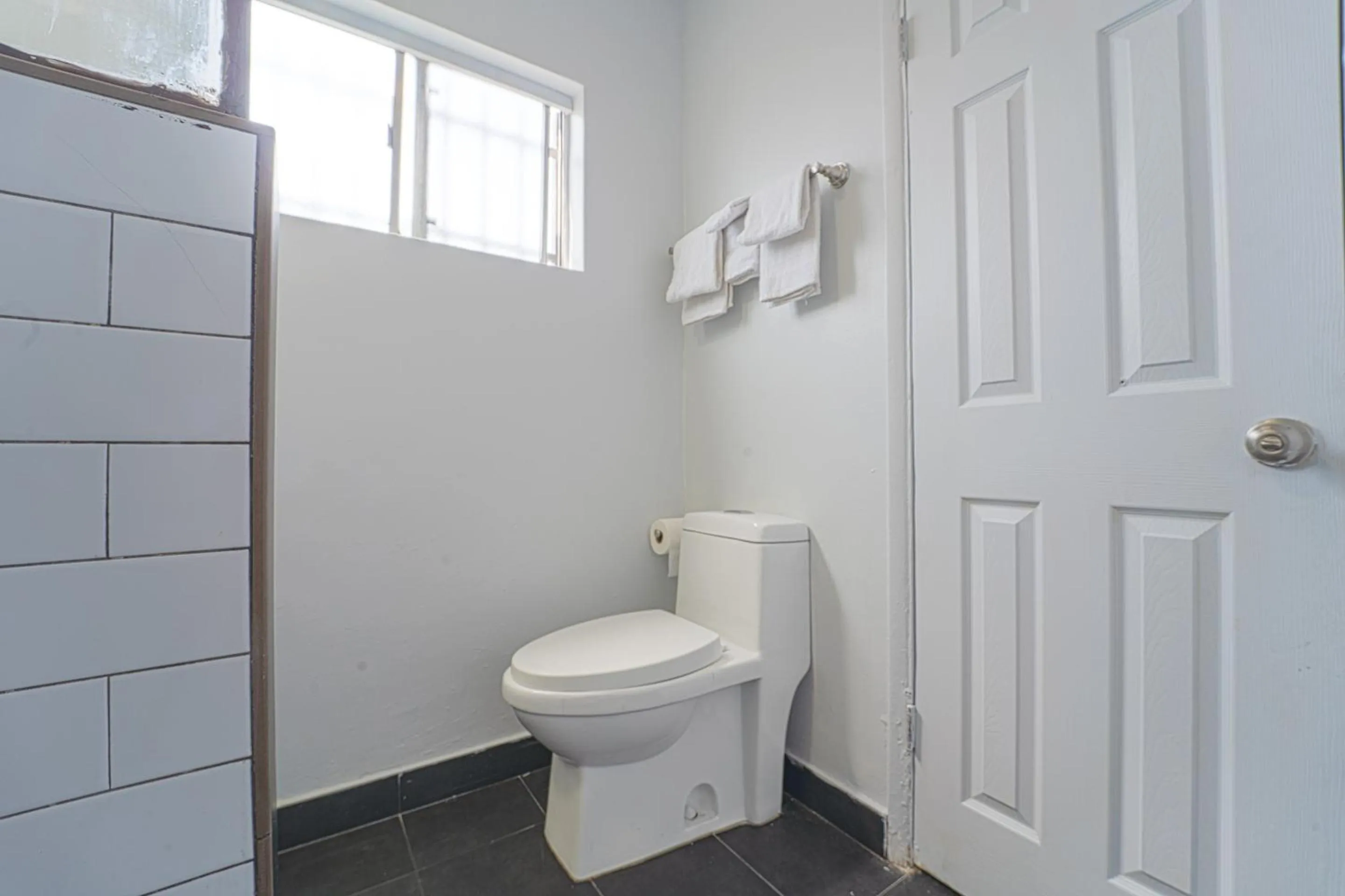 Bathroom in Rodeway Inn & Suites North Hollywood Burbank Airport - Universal Area