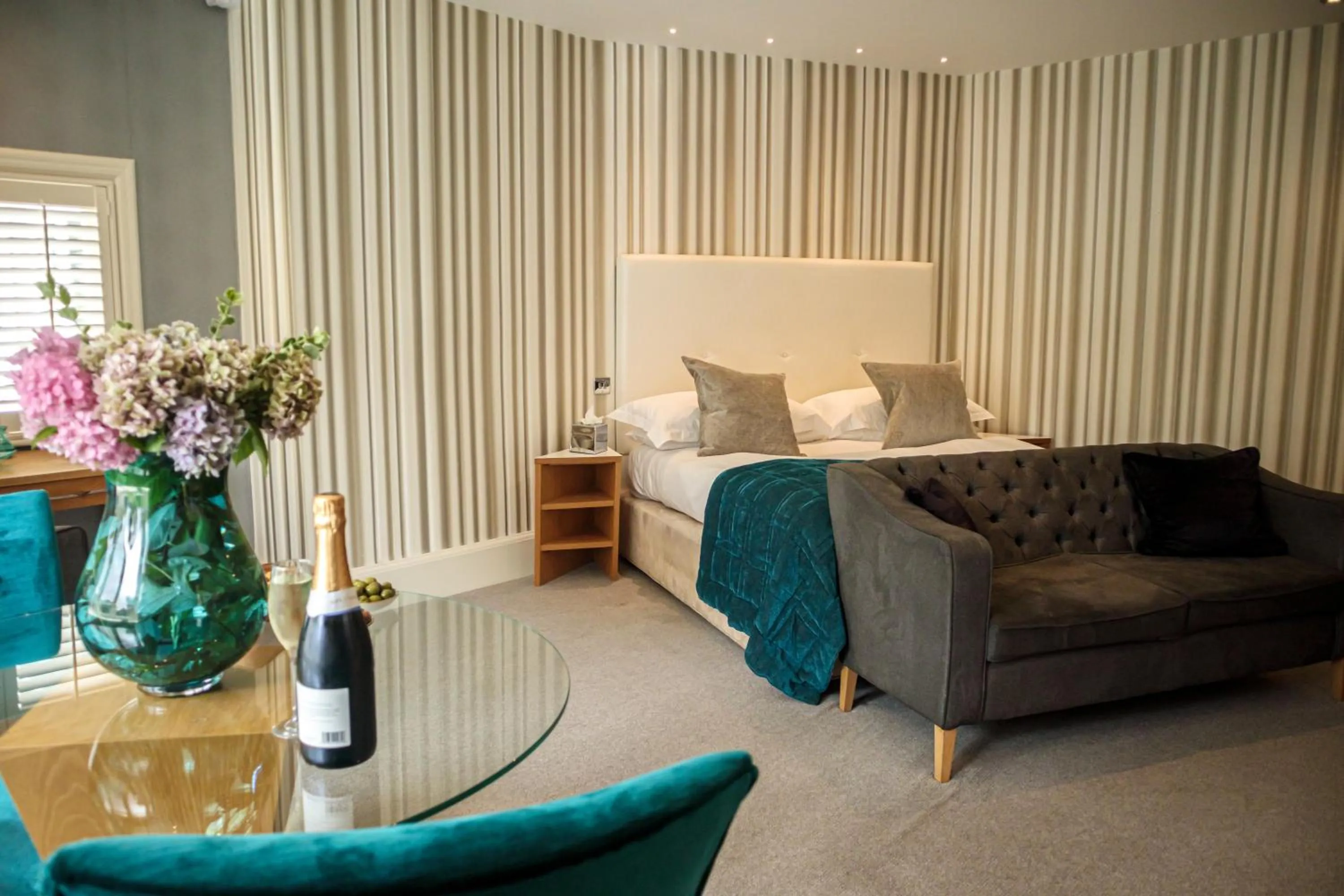Bed in Rowhill Grange Hotel & Utopia Spa