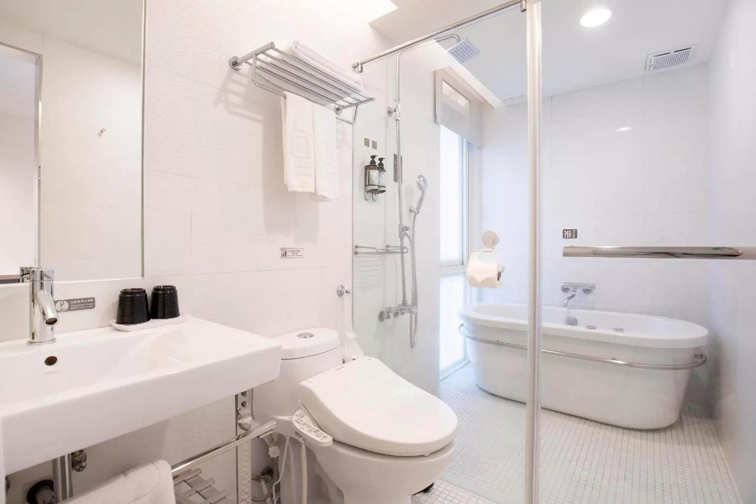 Shower, Bathroom in Dandy Hotel - Tianjin Branch